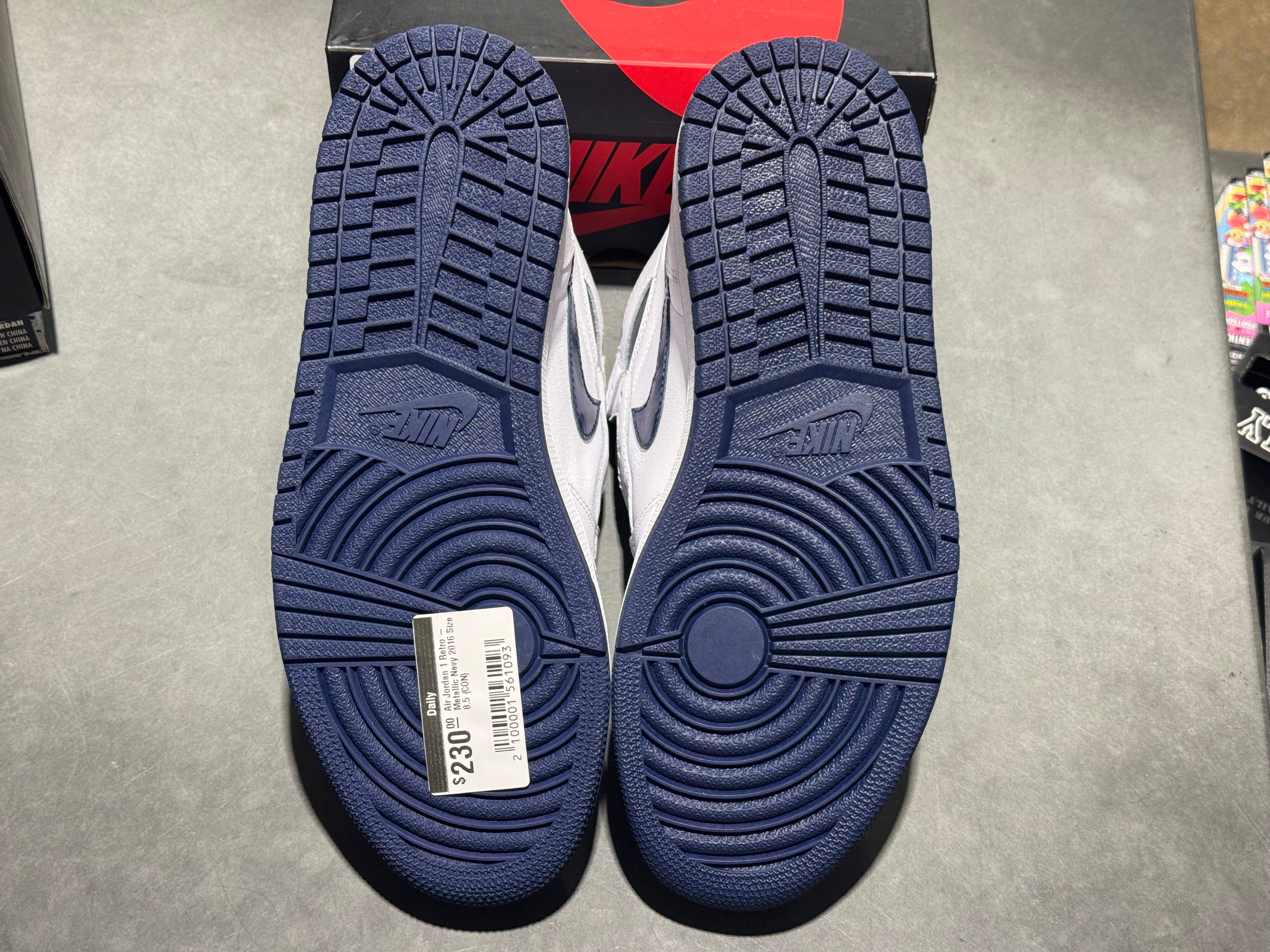 Air Jordan 1 Retro - Metallic Navy 2016 Size 8.5