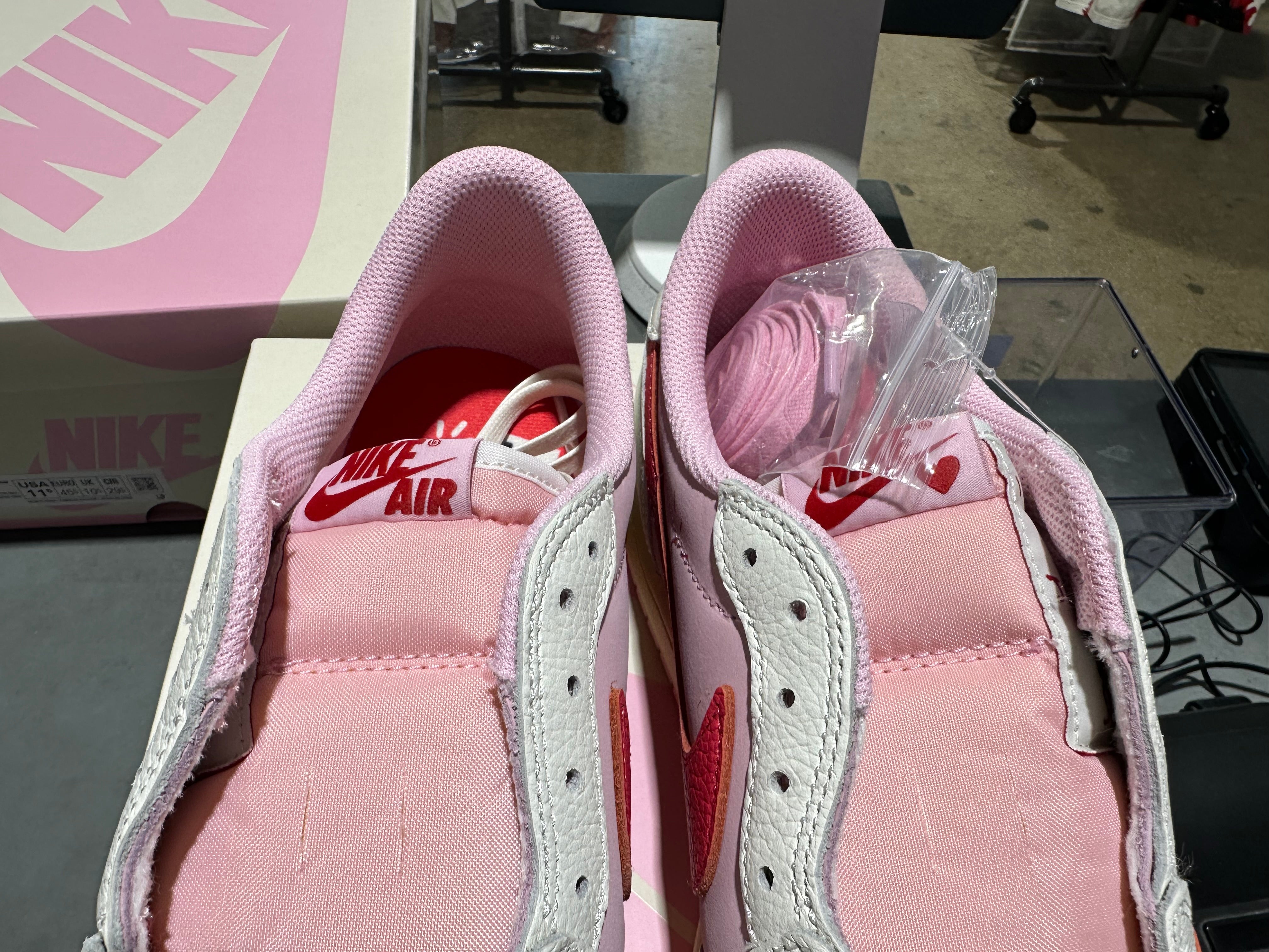 Air Jordan 1 Retro Low OG SP Travis Scott - Tropical Pink Size 11.5