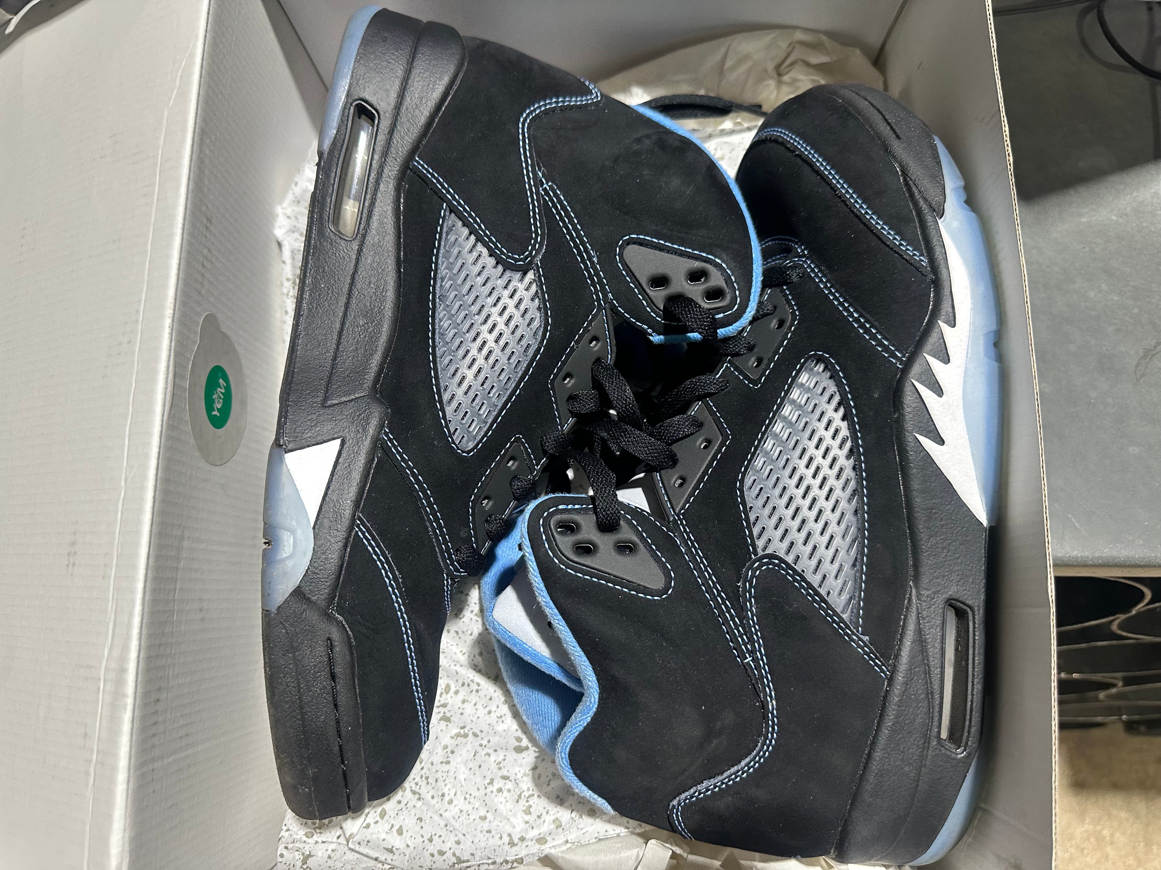 Air Jordan 5 Retro - Black University Blue Size 10.5
