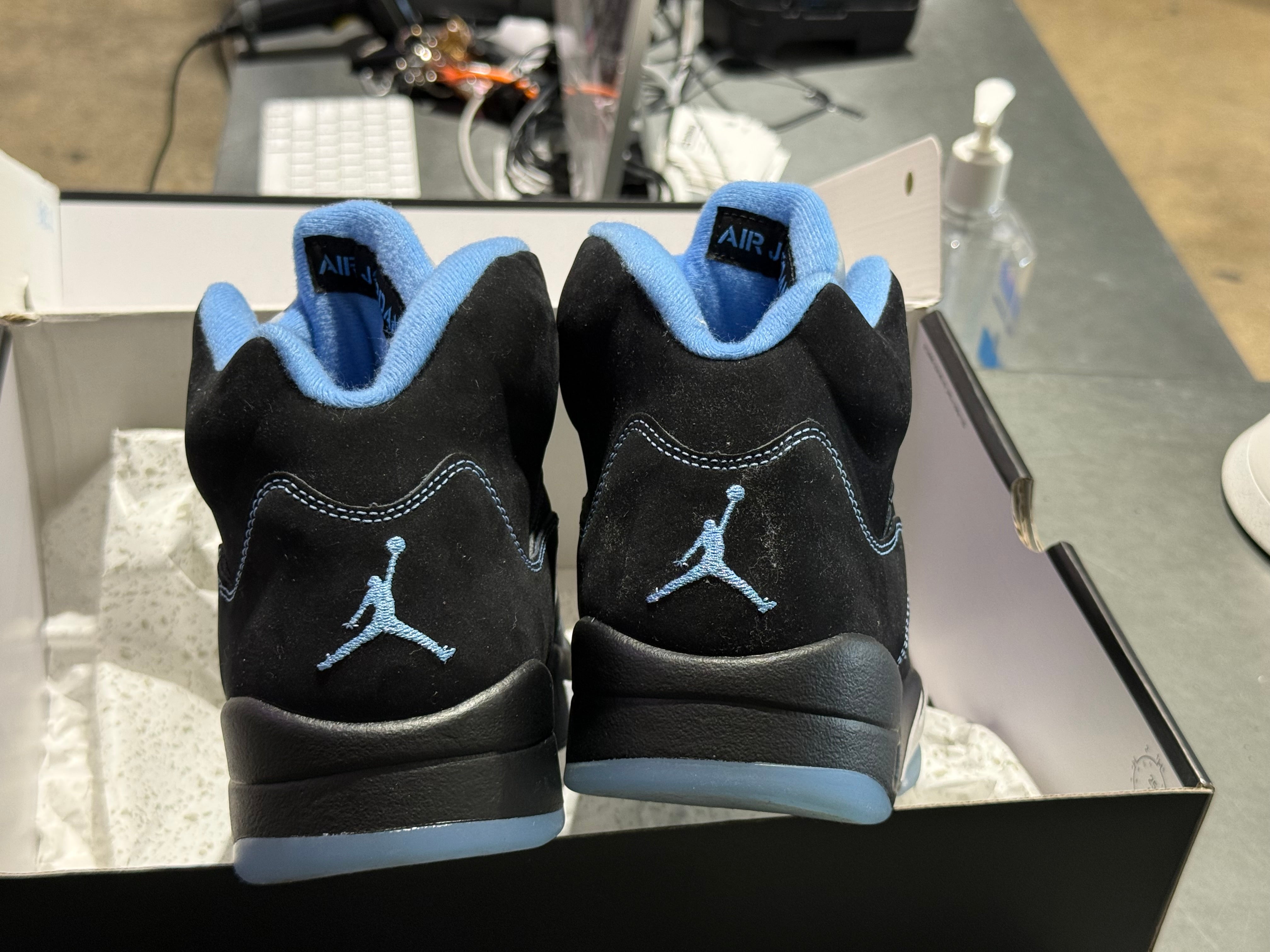 Air Jordan 5 Retro - Black University Blue Size 9