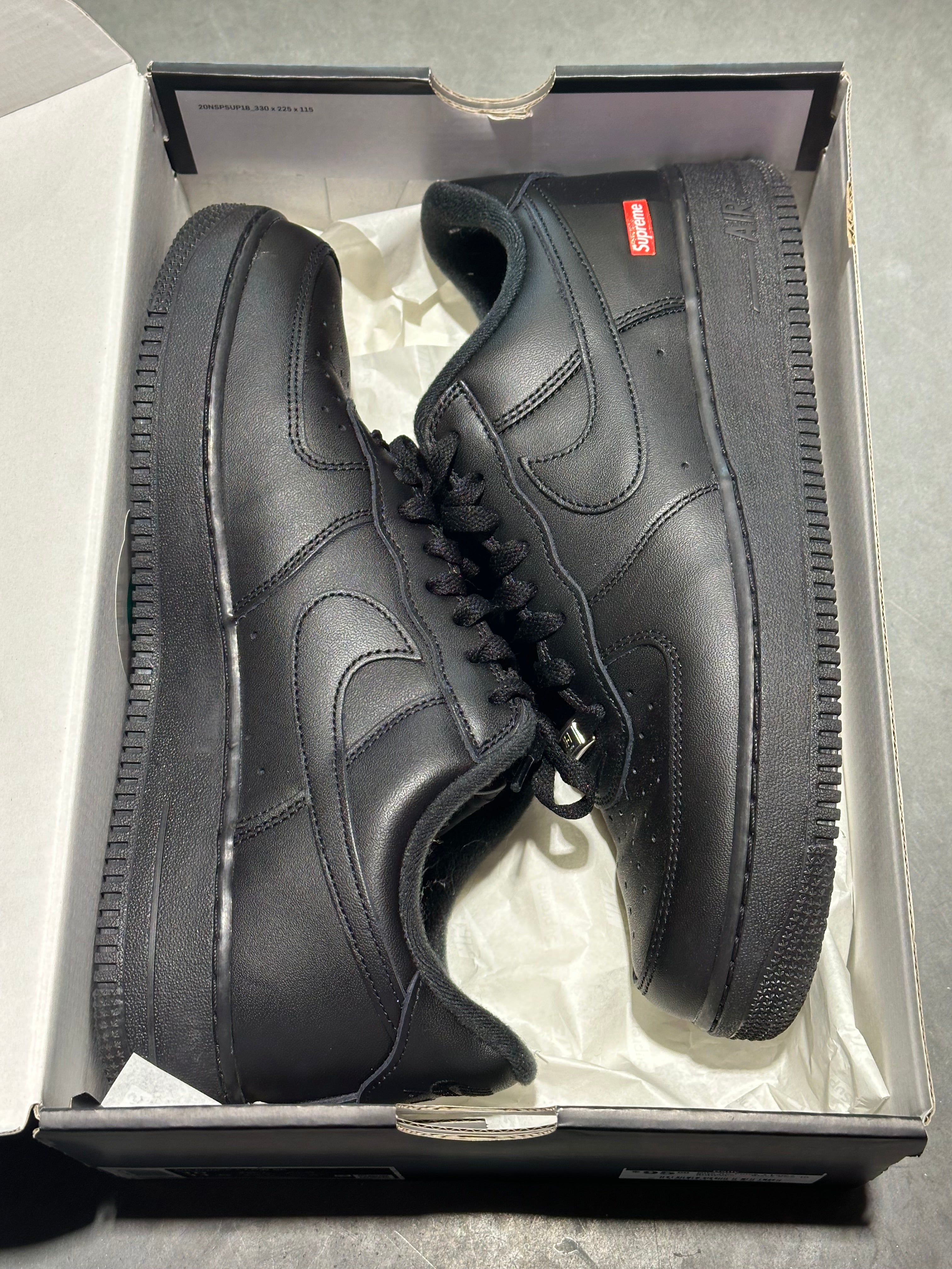 Nike Air Force 1 Low / Supreme - Black Size 10