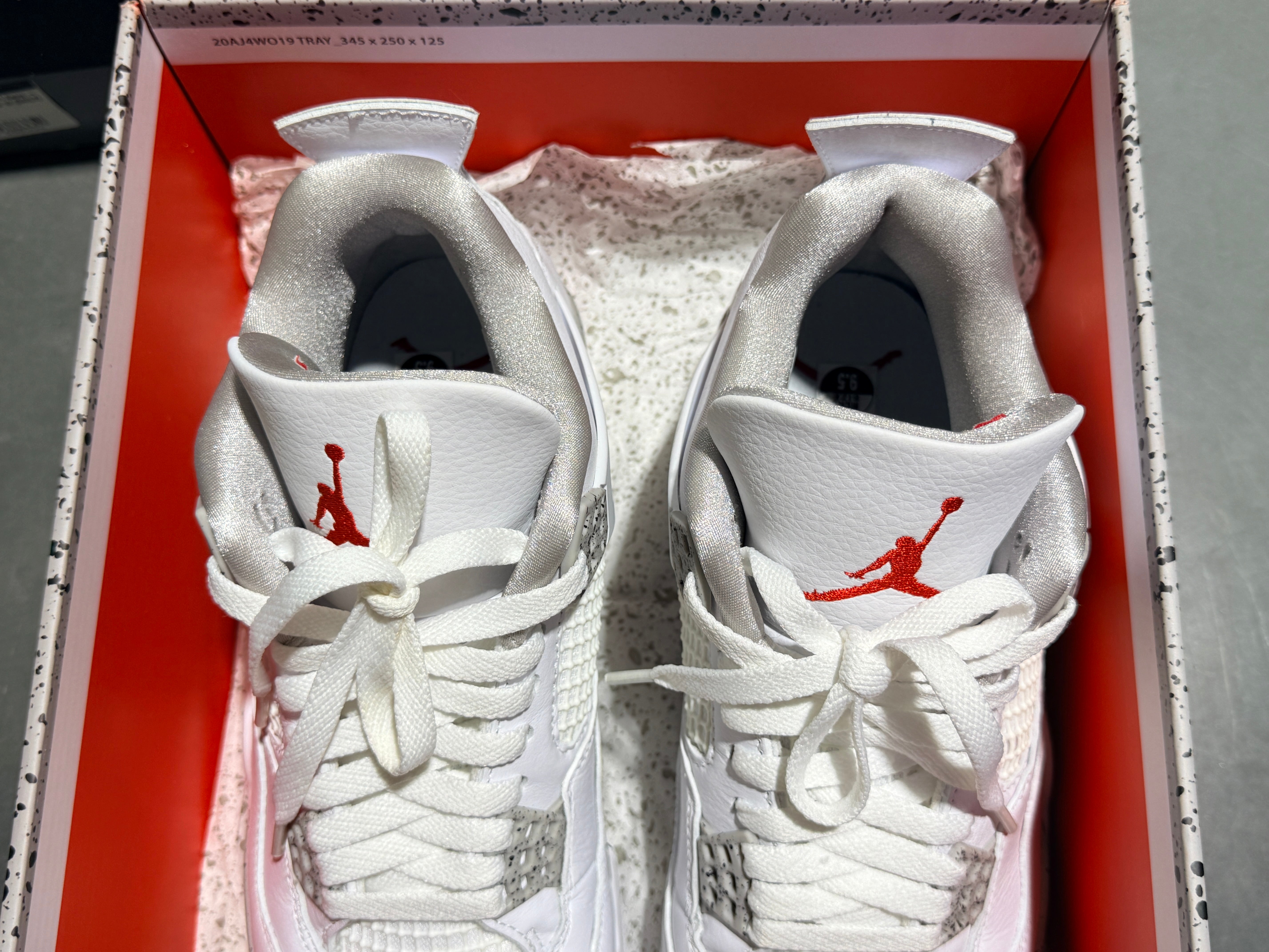 Air Jordan 4 Retro - White Oreo Size 9.5