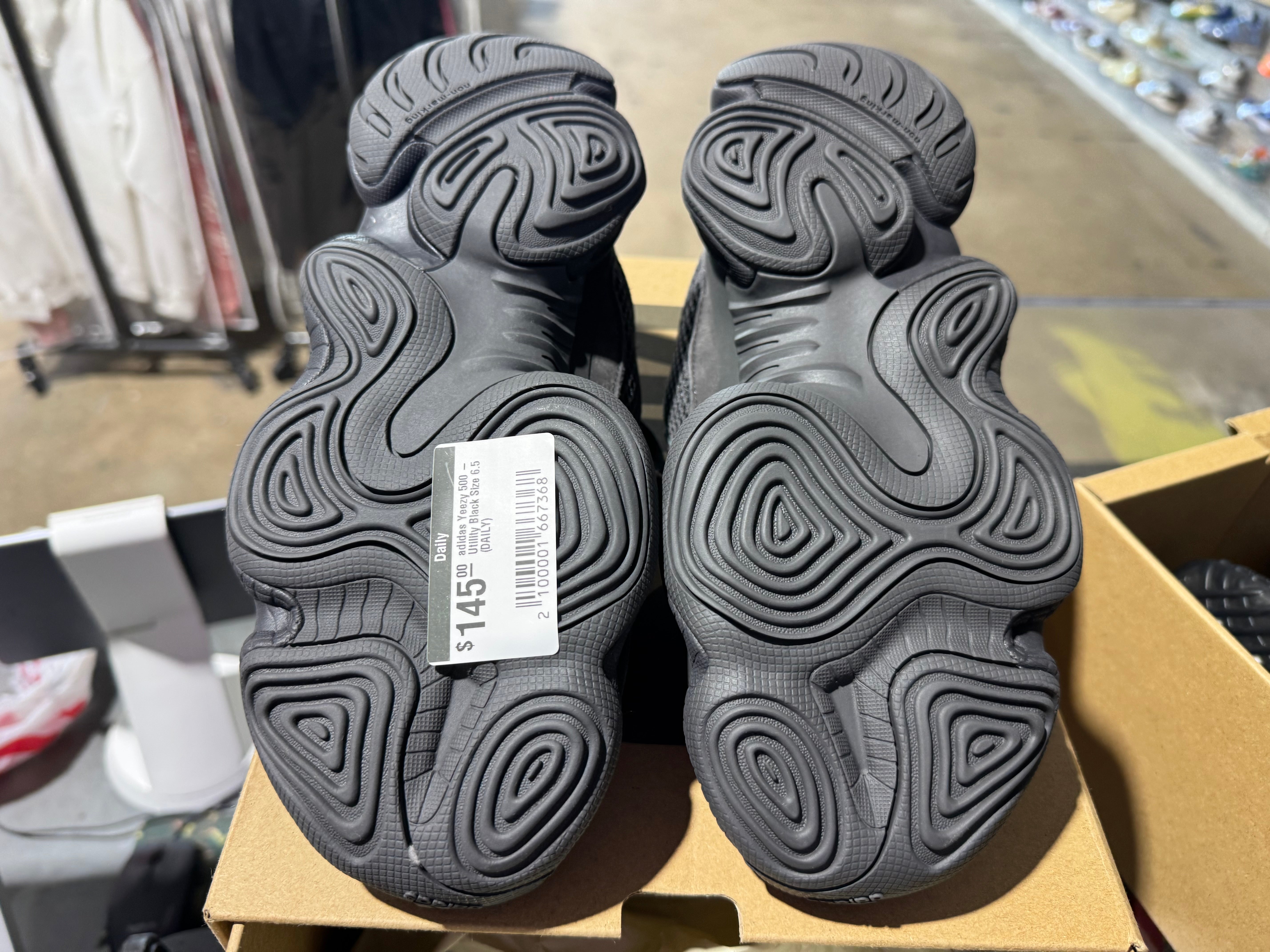 adidas Yeezy 500 - Utility Black Size 6.5