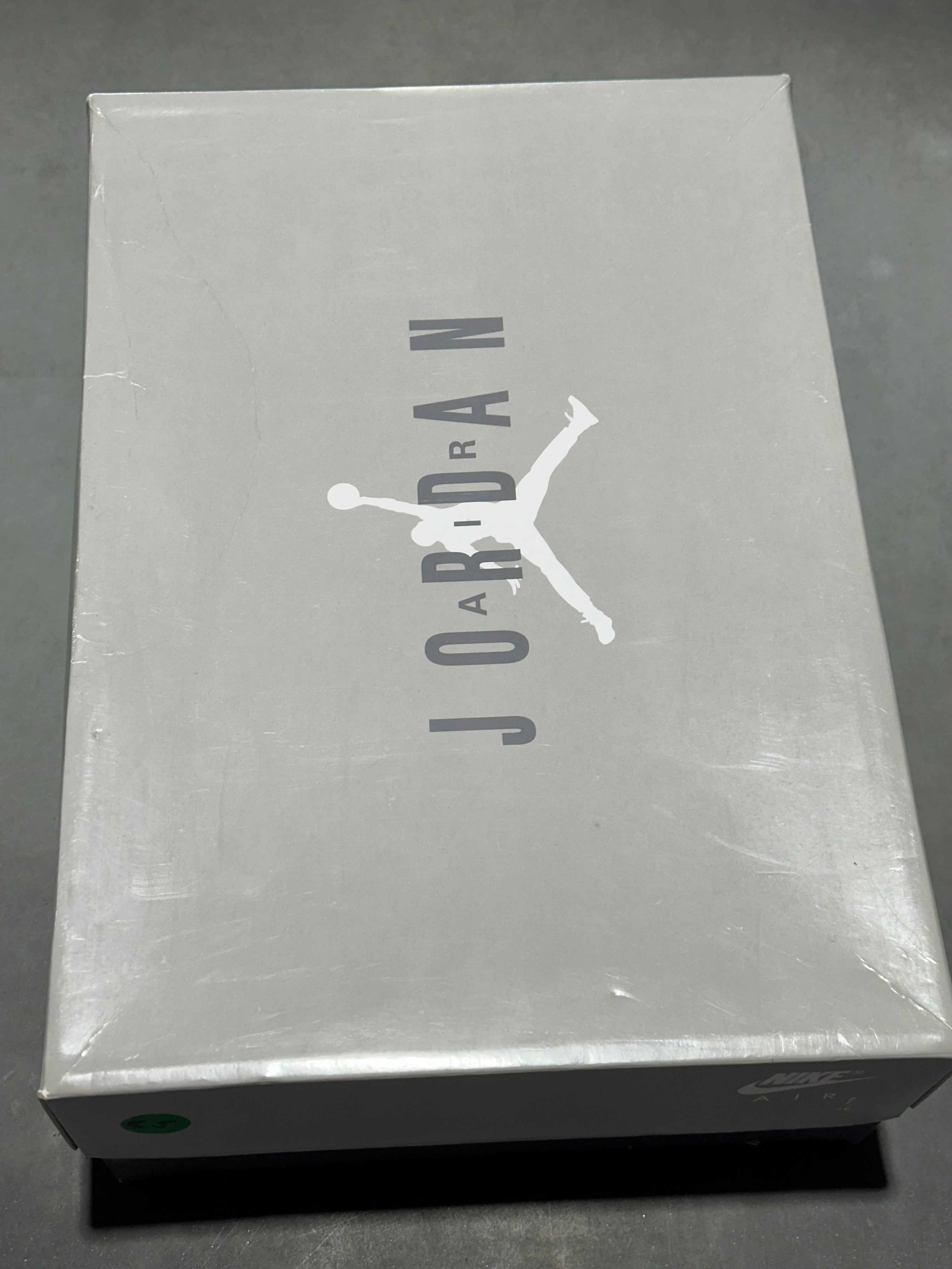 Air Jordan 11 Retro - Cool Grey Size 8.5