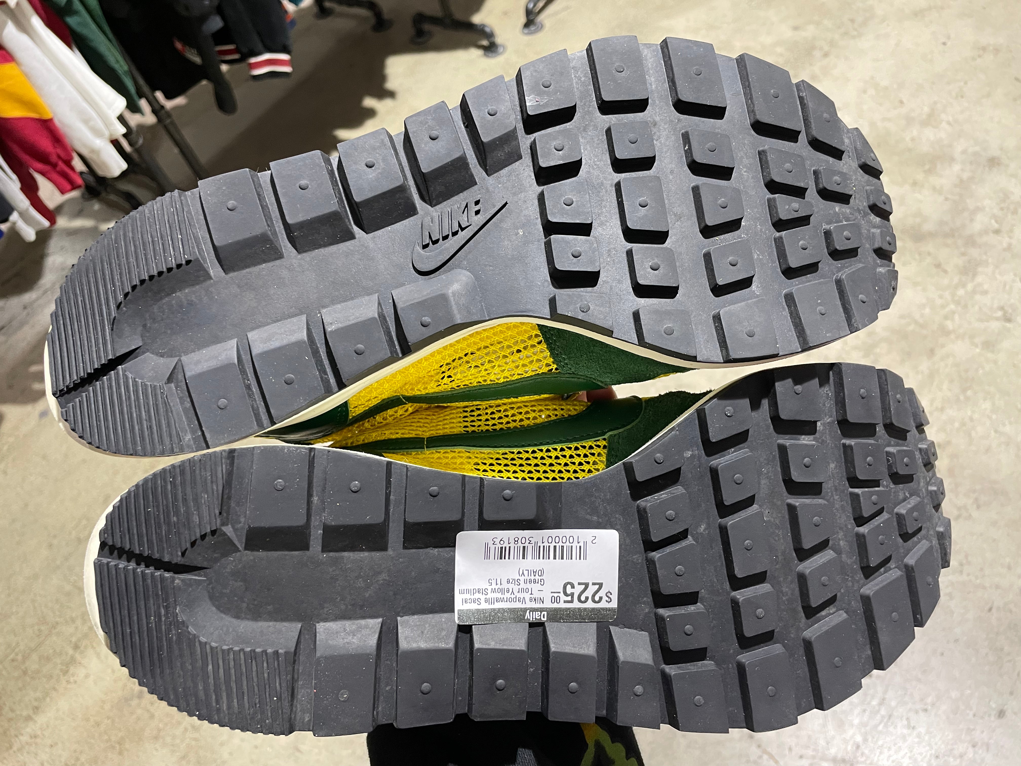 Nike Vaporwaffle Sacai - Tour Yellow Stadium Green Size 11.5