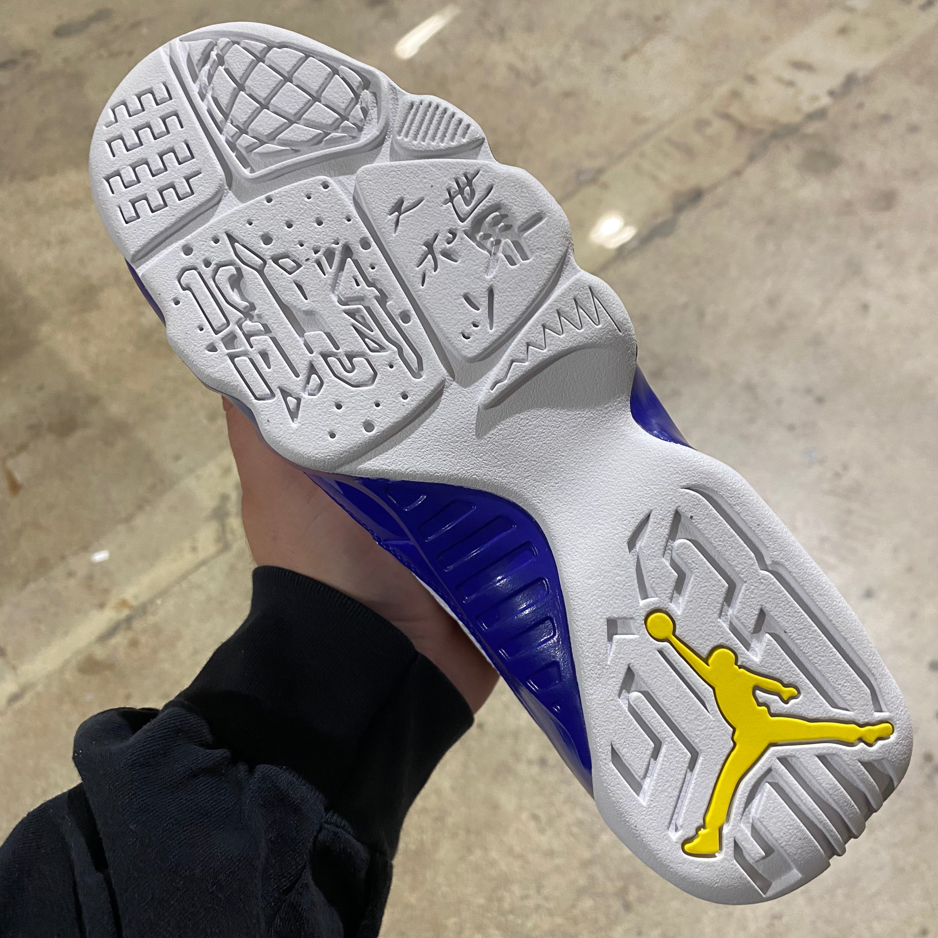 Air Jordan 9 Retro (GS) Kobe Bryant PE	Size 6Y