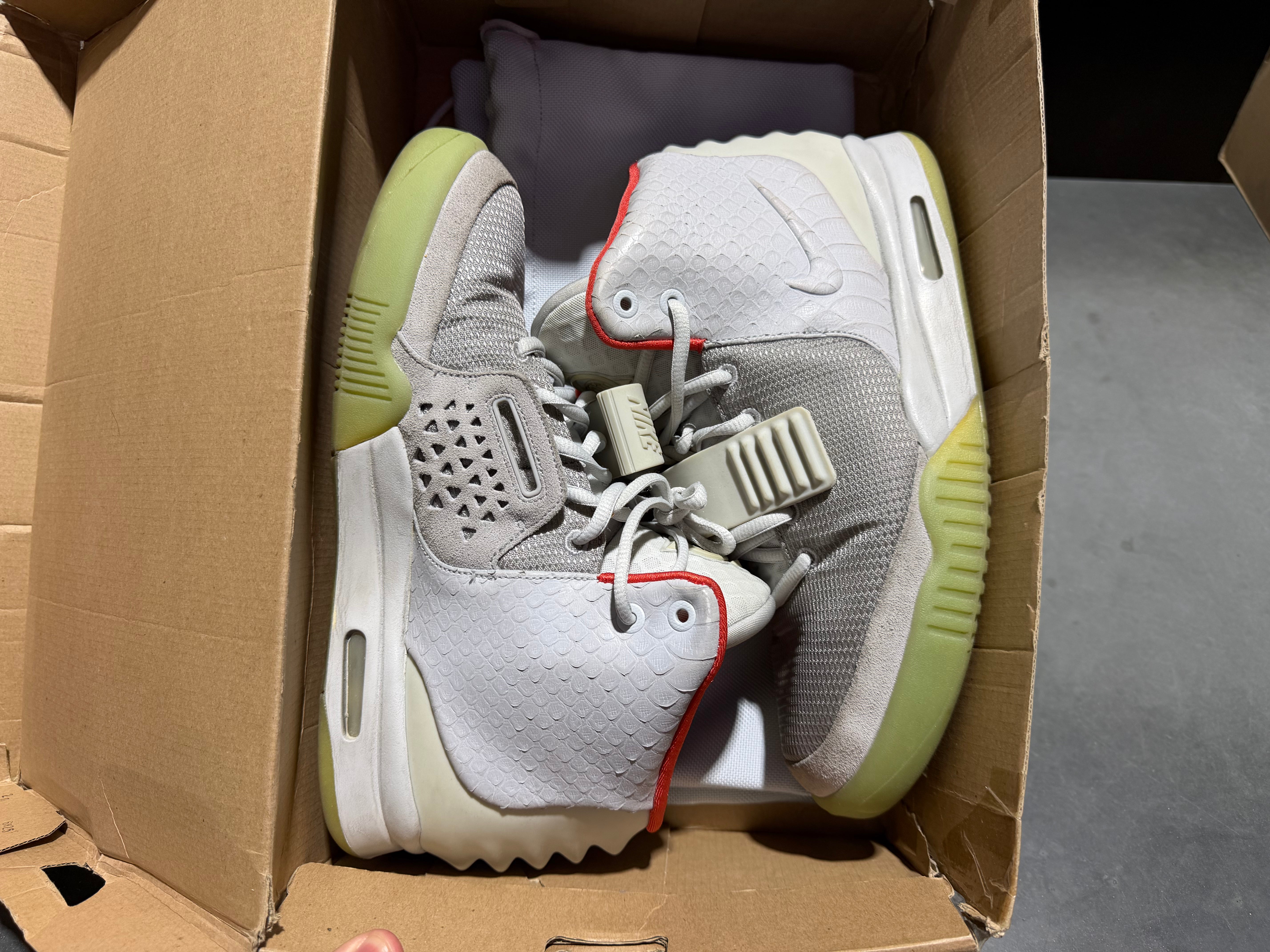 Nike Air Yeezy 2 NRG - Pure Platinum Size 10.5