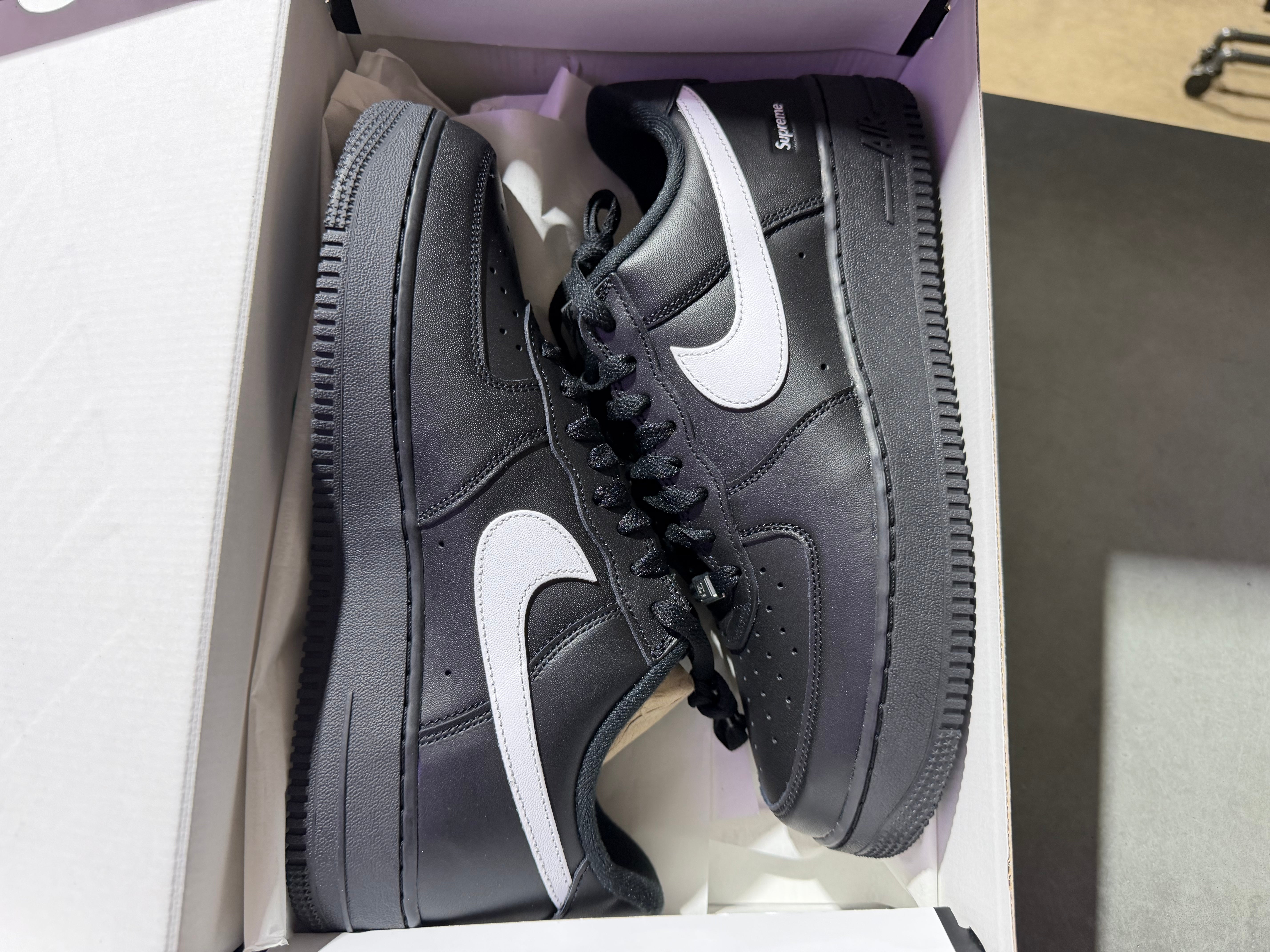 Nike Air Force 1 Low Supreme - Black/White Size 8