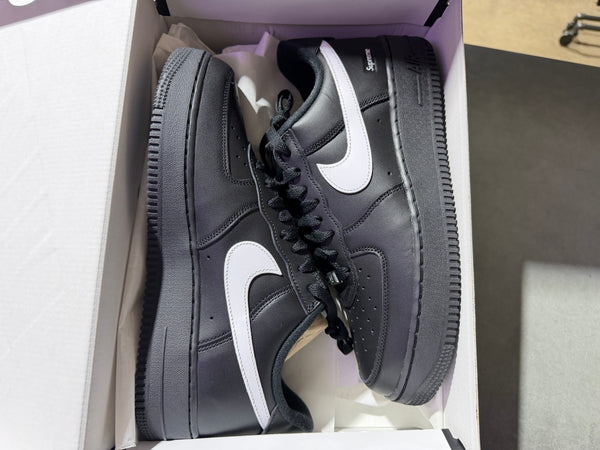 Nike Air Force 1 Low Supreme - Black/White Size 8
