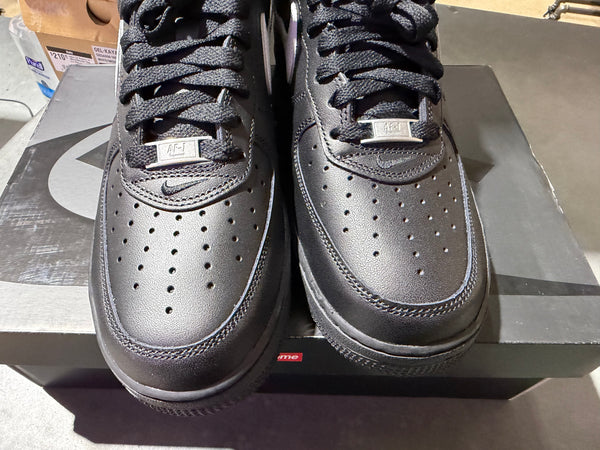 Nike Air Force 1 Low Supreme - Black/White Size 8