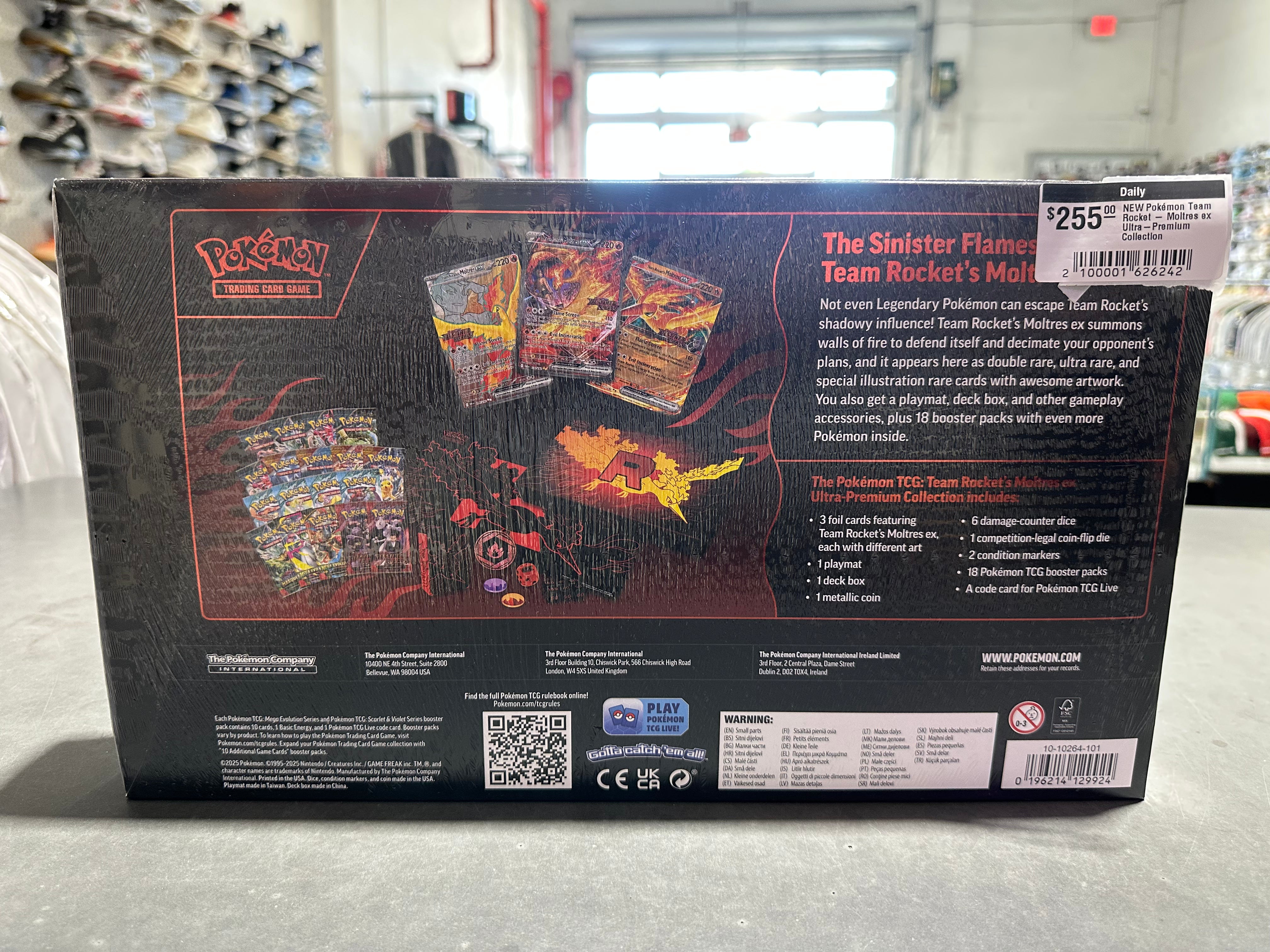 NEW Pokémon Team Rocket
Moltres ex Ultra-Premium Collection