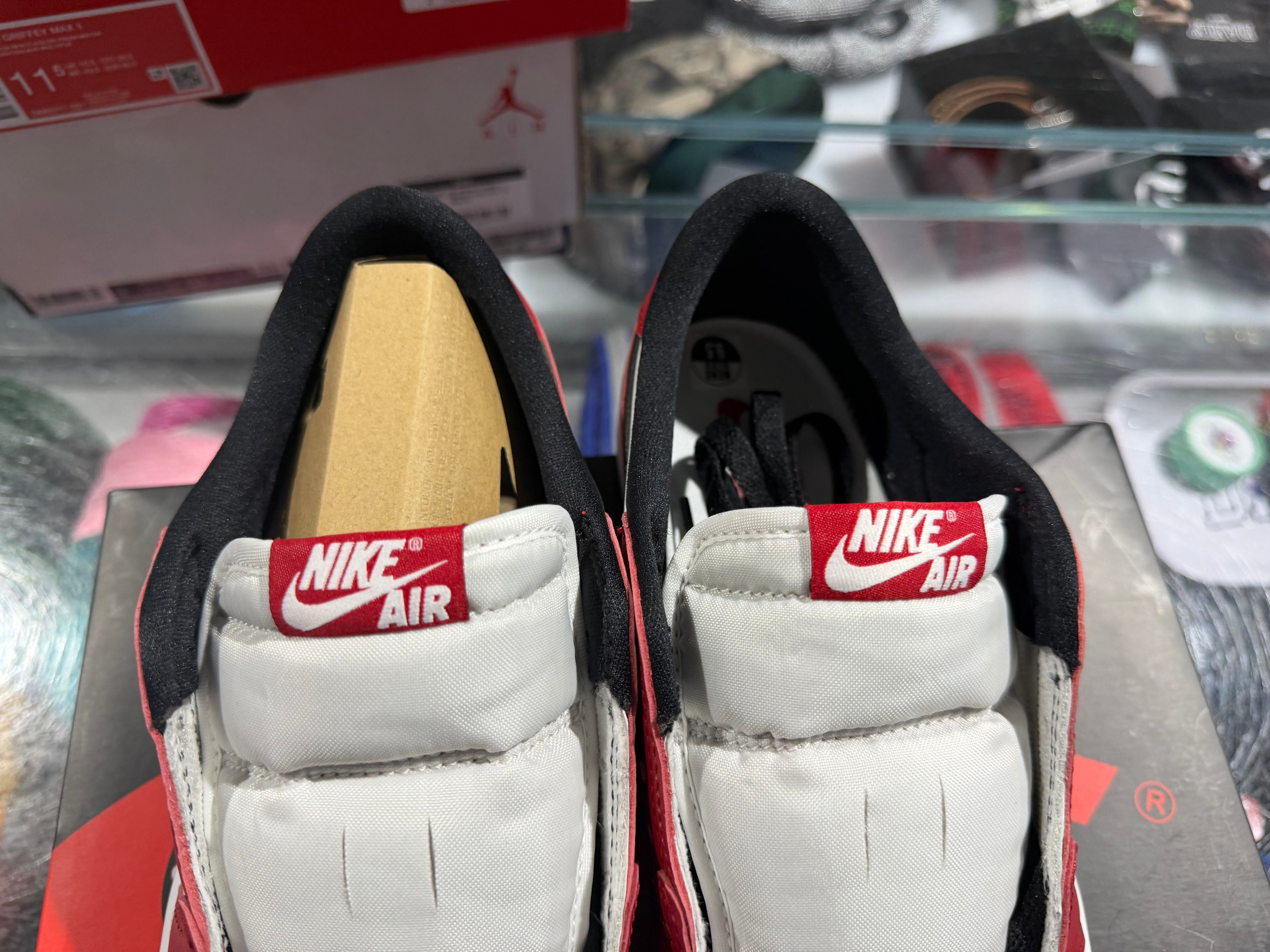 Air Jordan 1 Retro Low OG - Chicago Size 9.5 2025