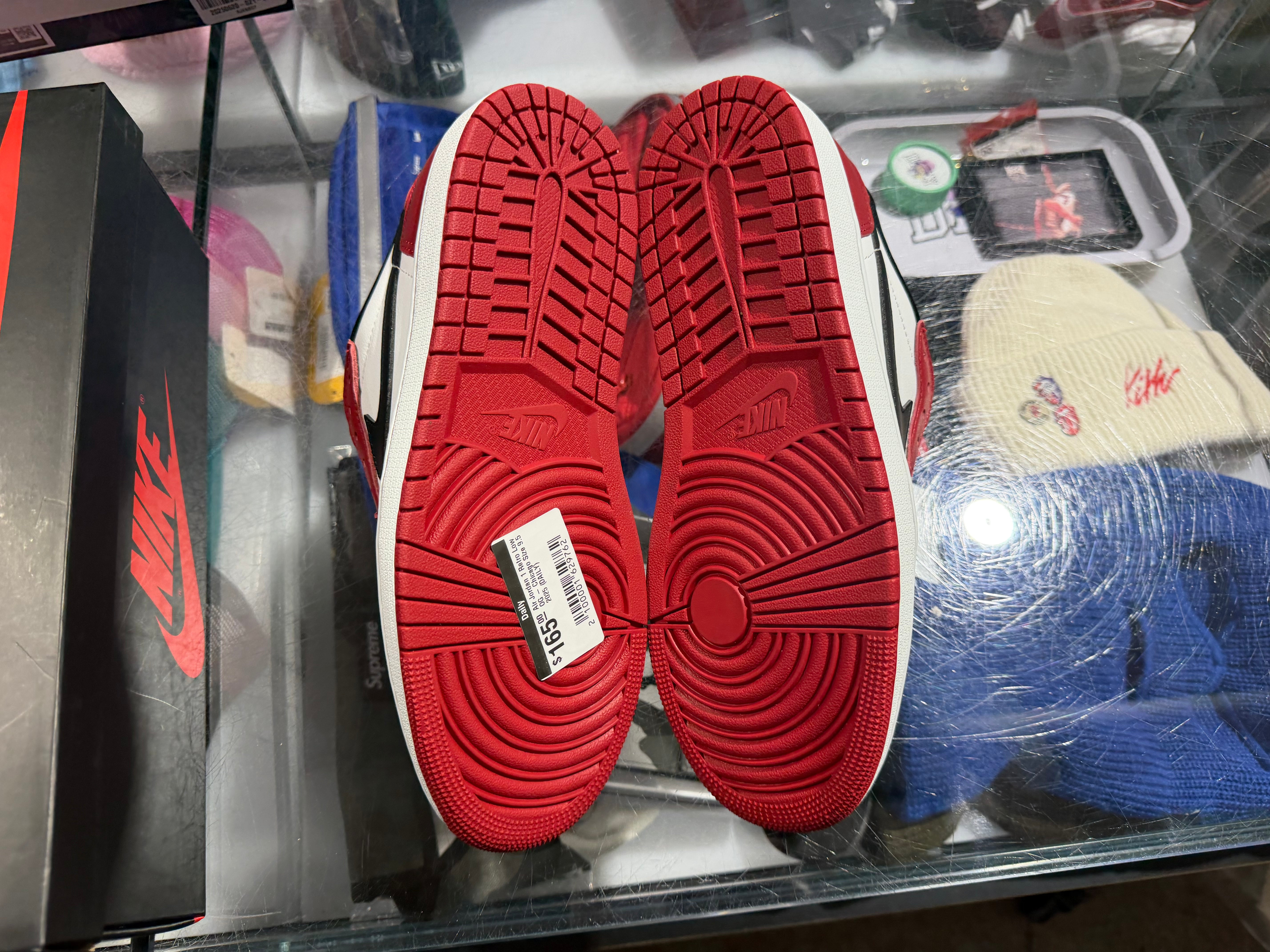 Air Jordan 1 Retro Low OG - Chicago Size 9.5 2025