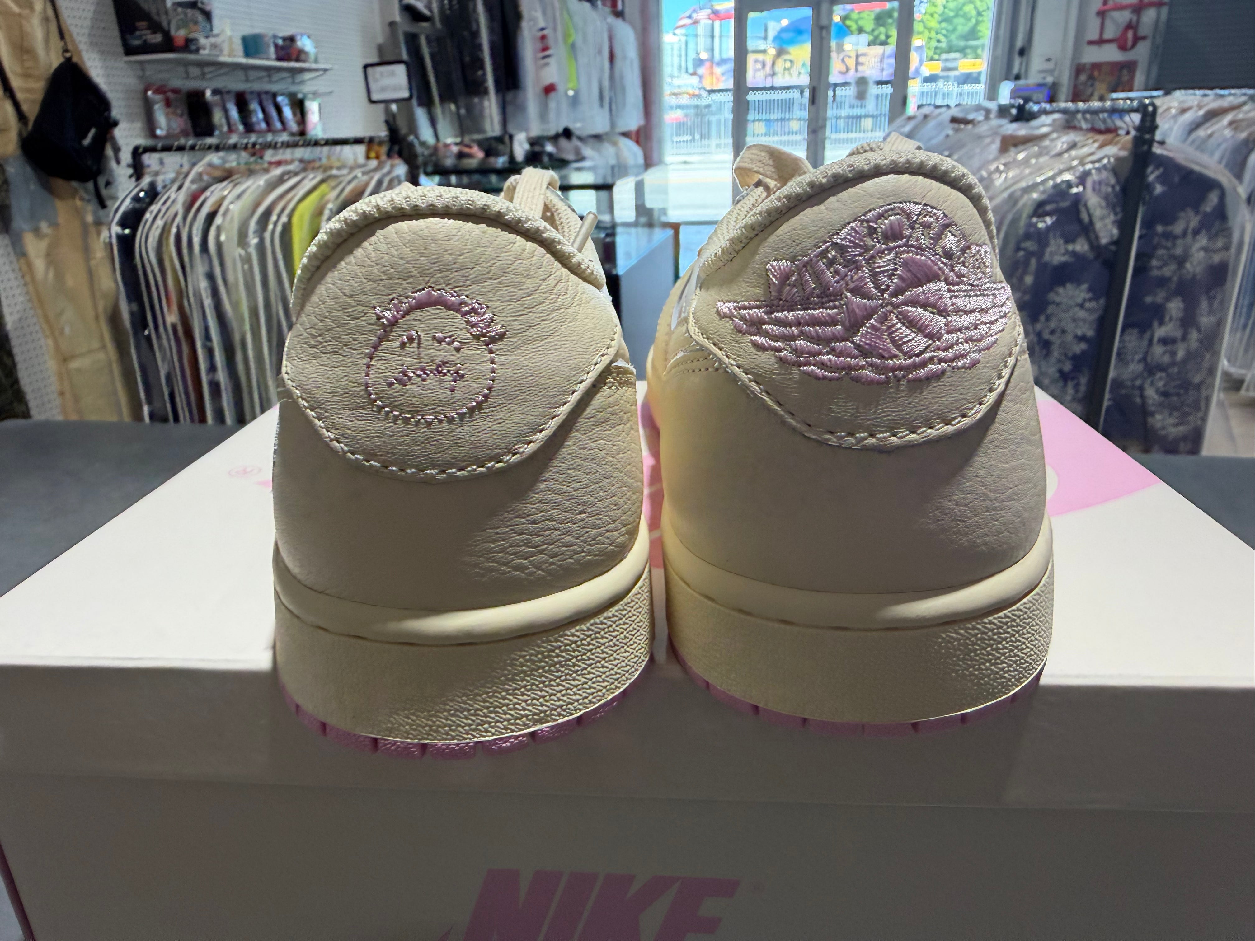 Air Jordan 1 Low OG SP - Travis Scott/Shy Pink Size 9