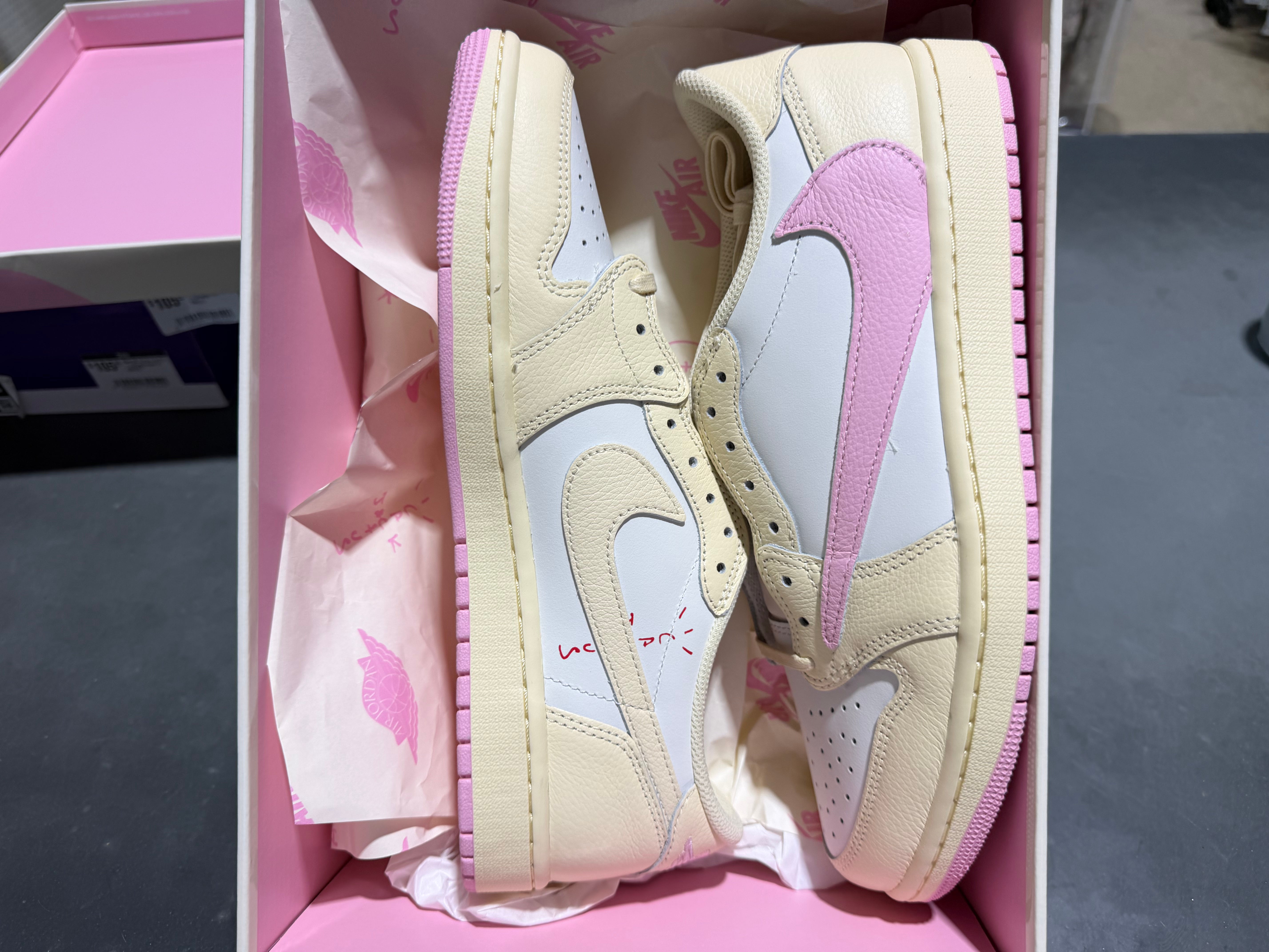 Air Jordan 1 Low OG SP - Travis Scott/Shy Pink Size 9.5
