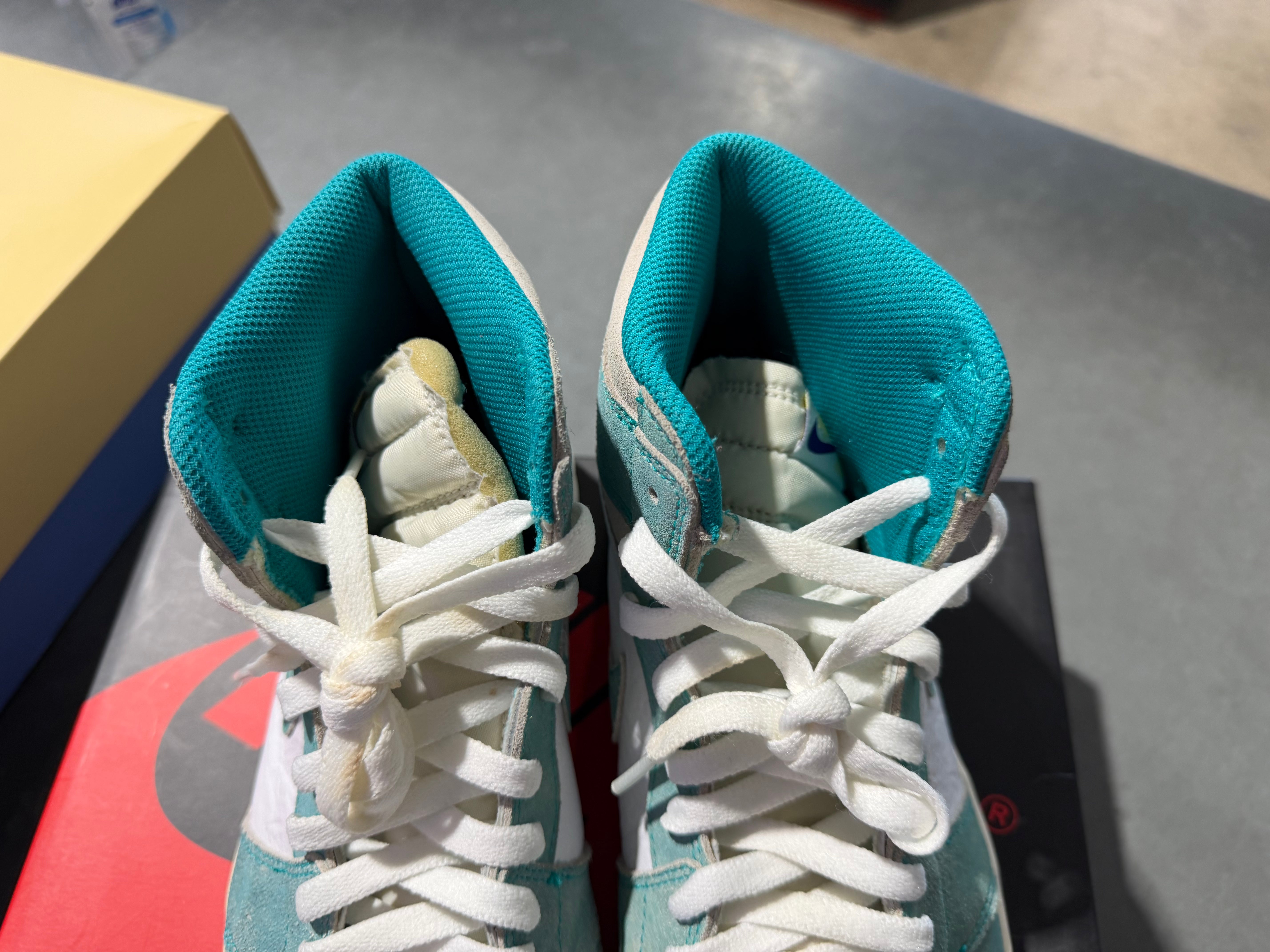 Air Jordan 1 Retro High OG - Turbo Green Size 9.5