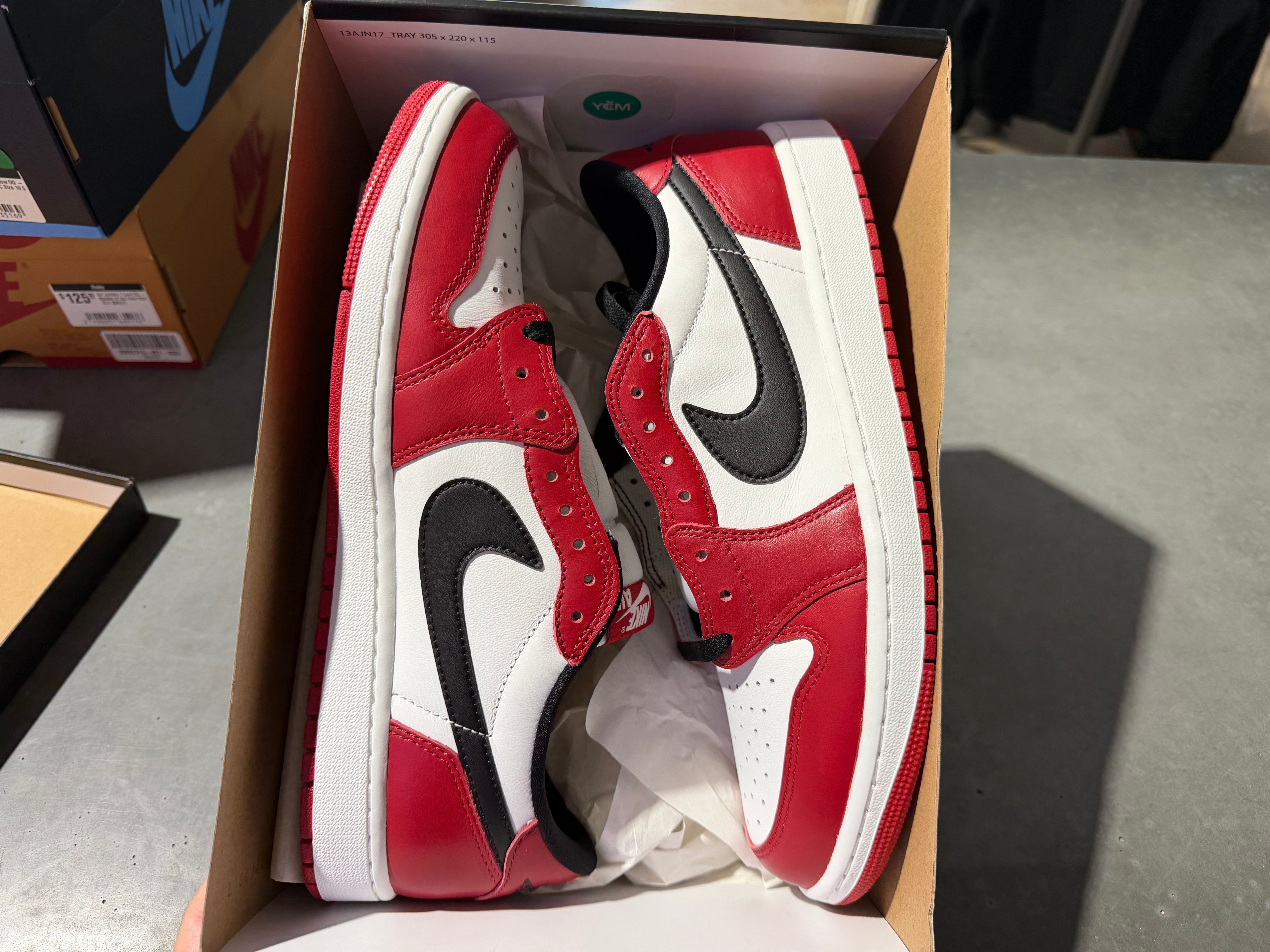 Air Jordan 1 Retro Low OG - Chicago Size 10.5 2025