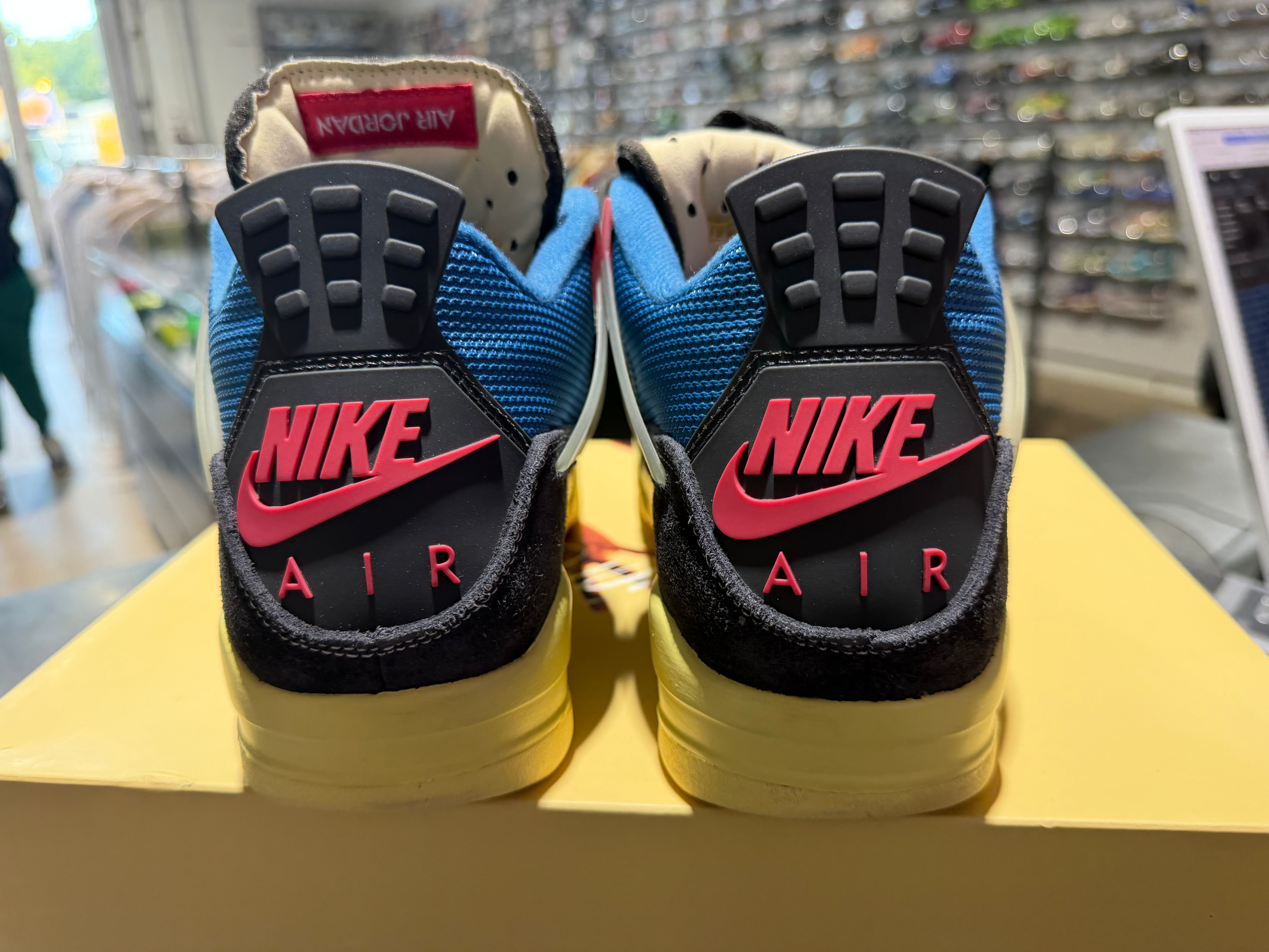 Air Jordan 4 Retro - Union Off Noir Size 9.5