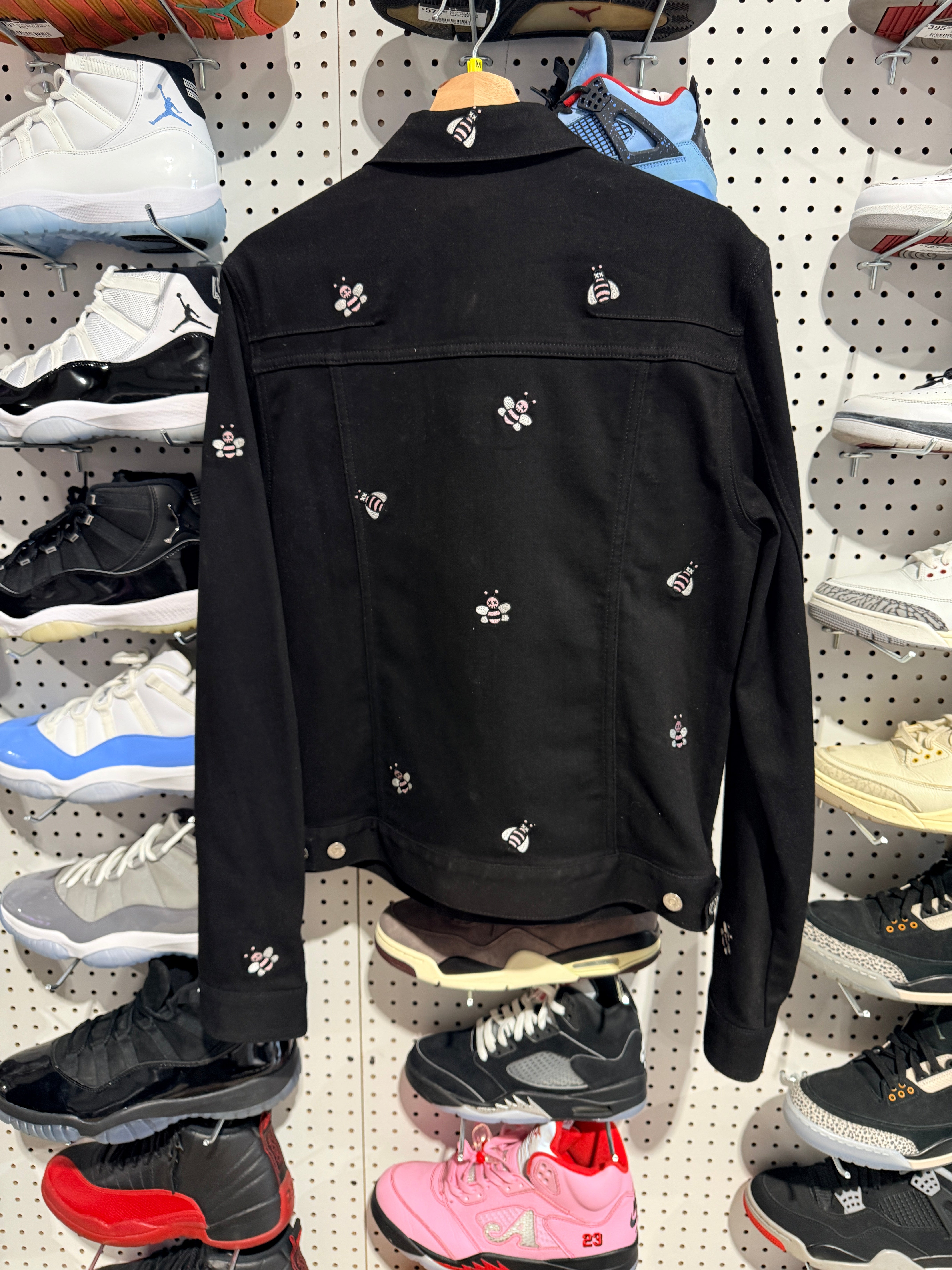 NEW Dior x Kaws Pink Bee Denim Trucker Jacket - Black Size 50 / Medium