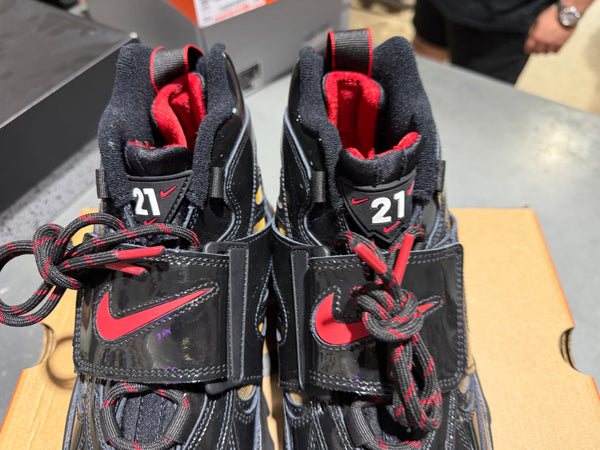 Nike Air Diamond Turf 2 - Black Patent Size 9.5