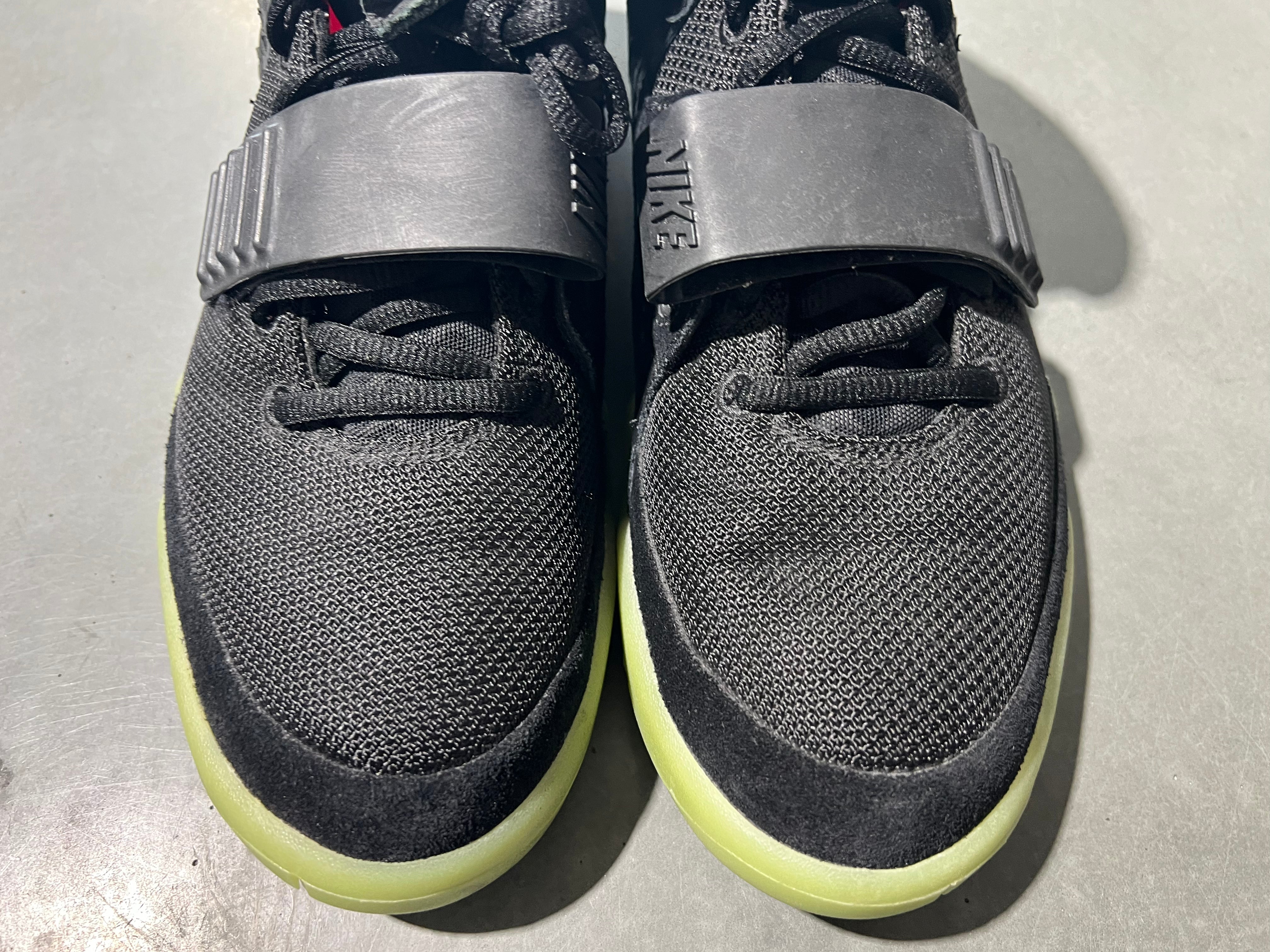 Nike Air Yeezy 2 - Solar Red Size 10.5