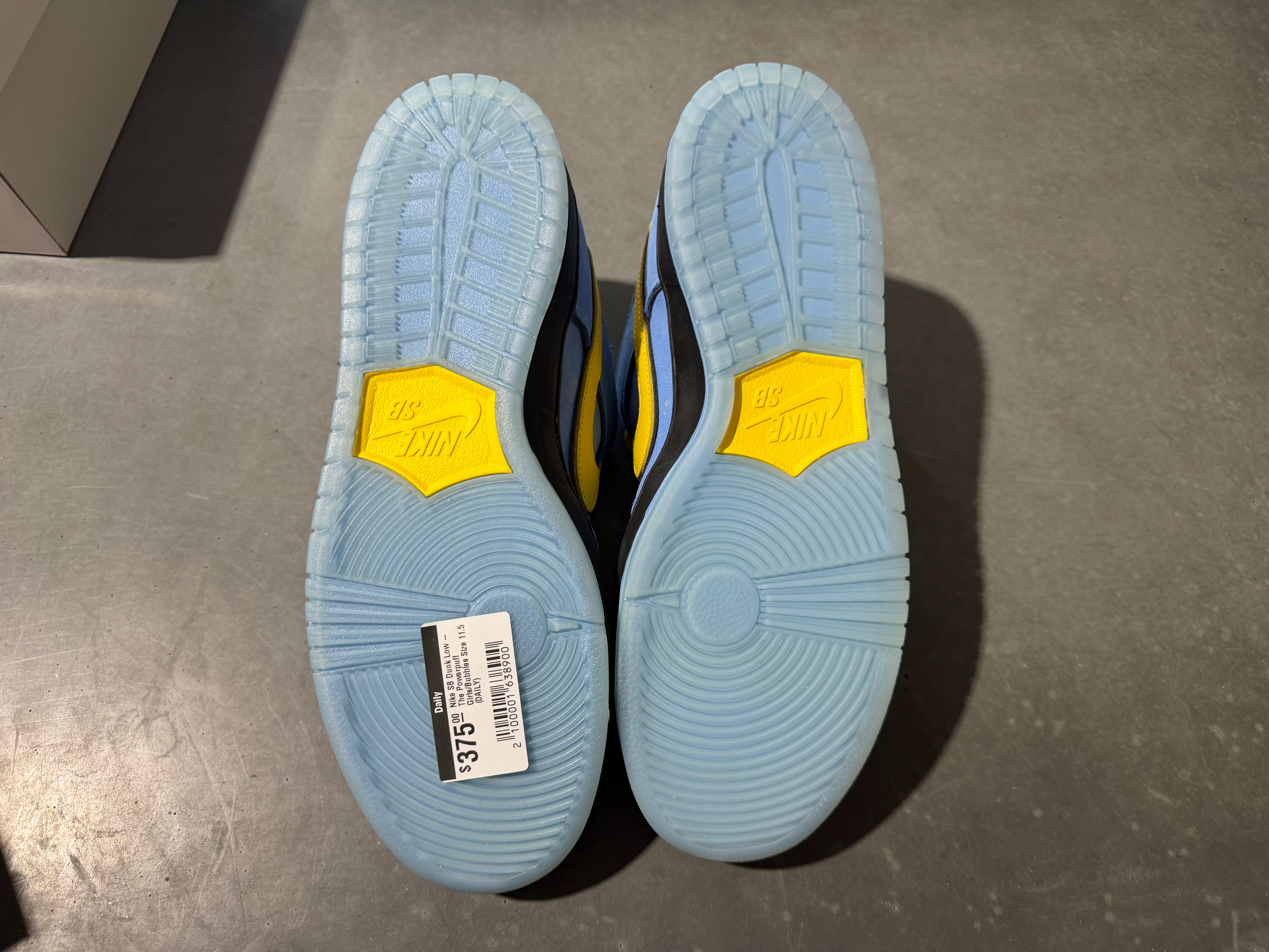 Nike SB Dunk Low - The Powerpuff Girls/Bubbles Size 11.5