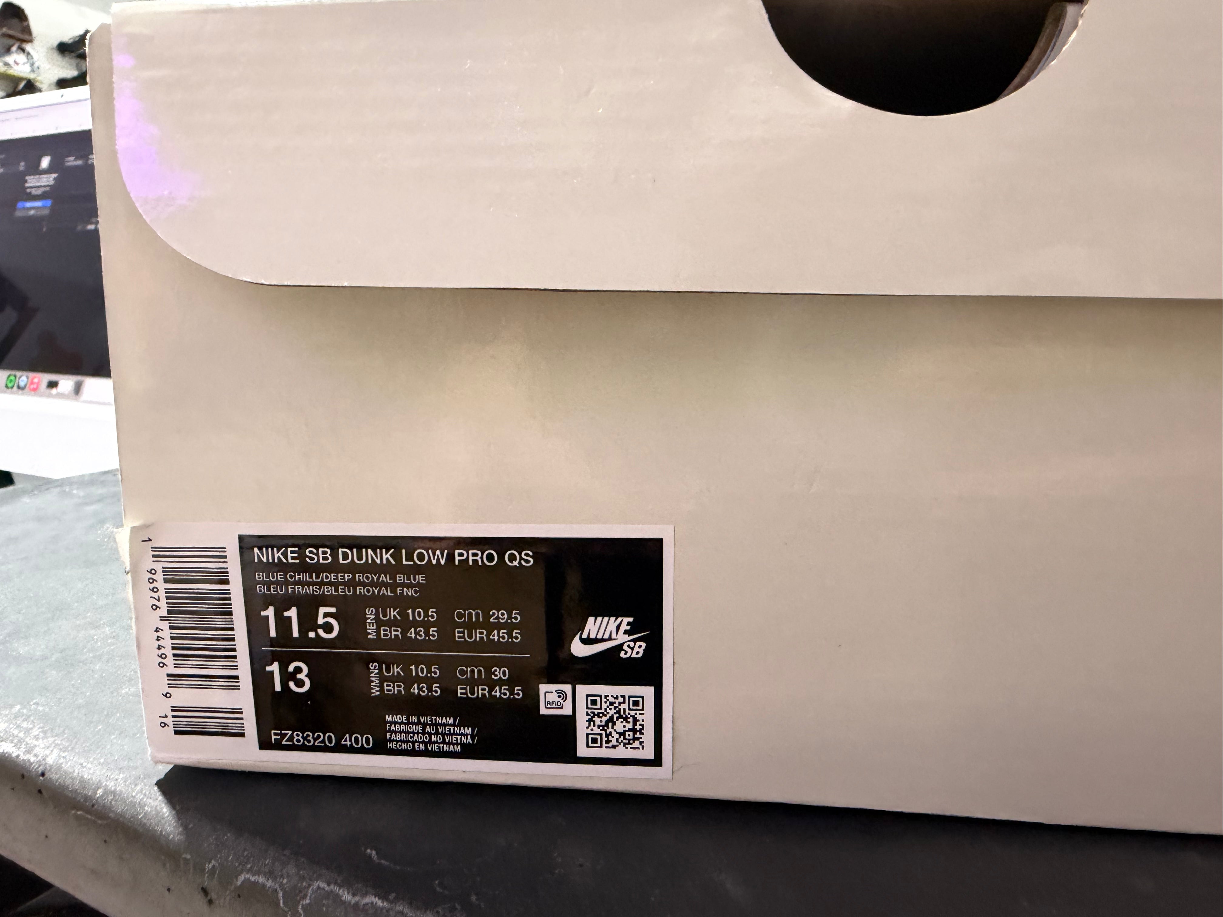 Nike SB Dunk Low - The Powerpuff Girls/Bubbles Size 11.5