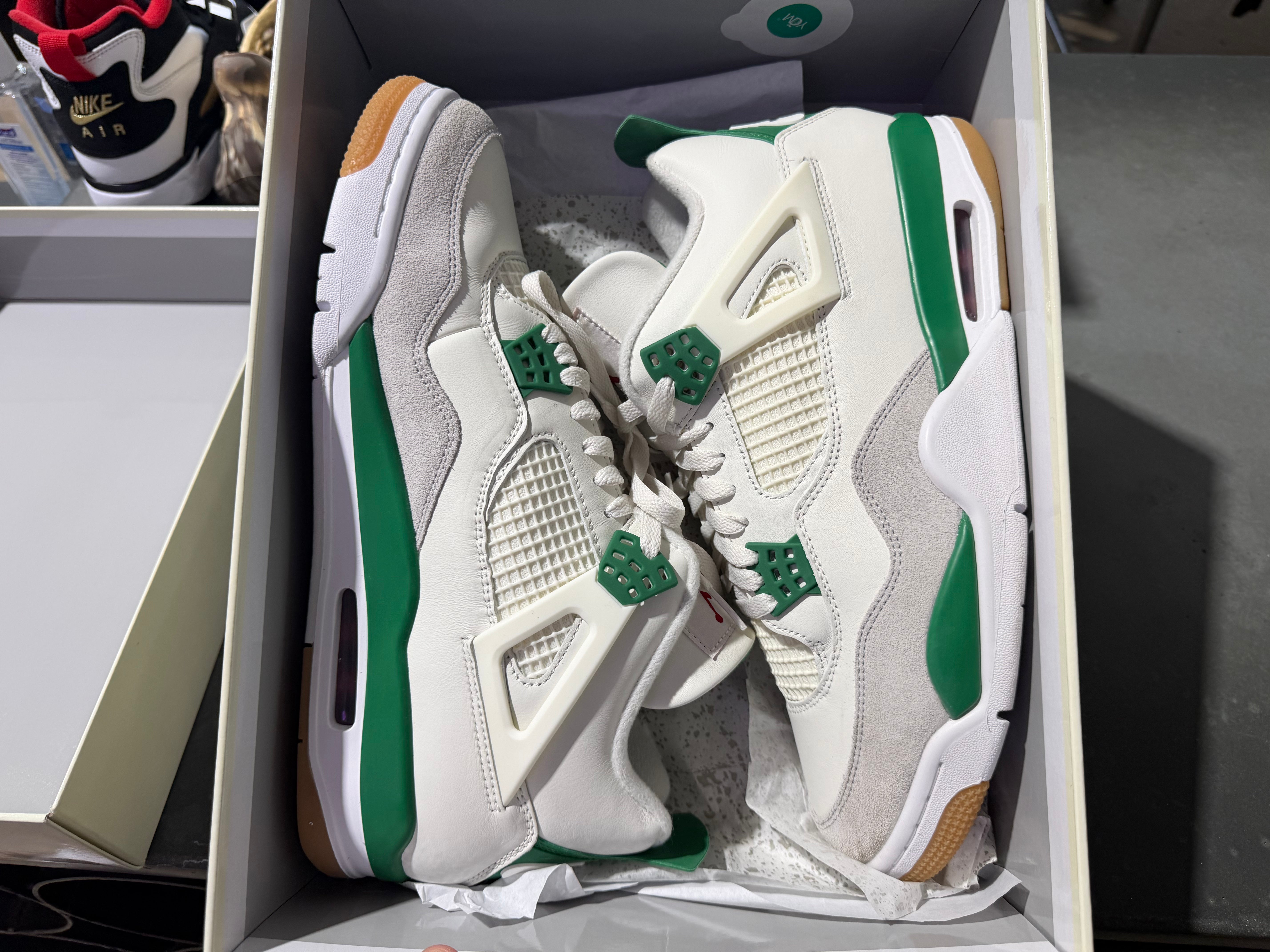 Air Jordan 4 Retro SB - Pine Green Size 11.5