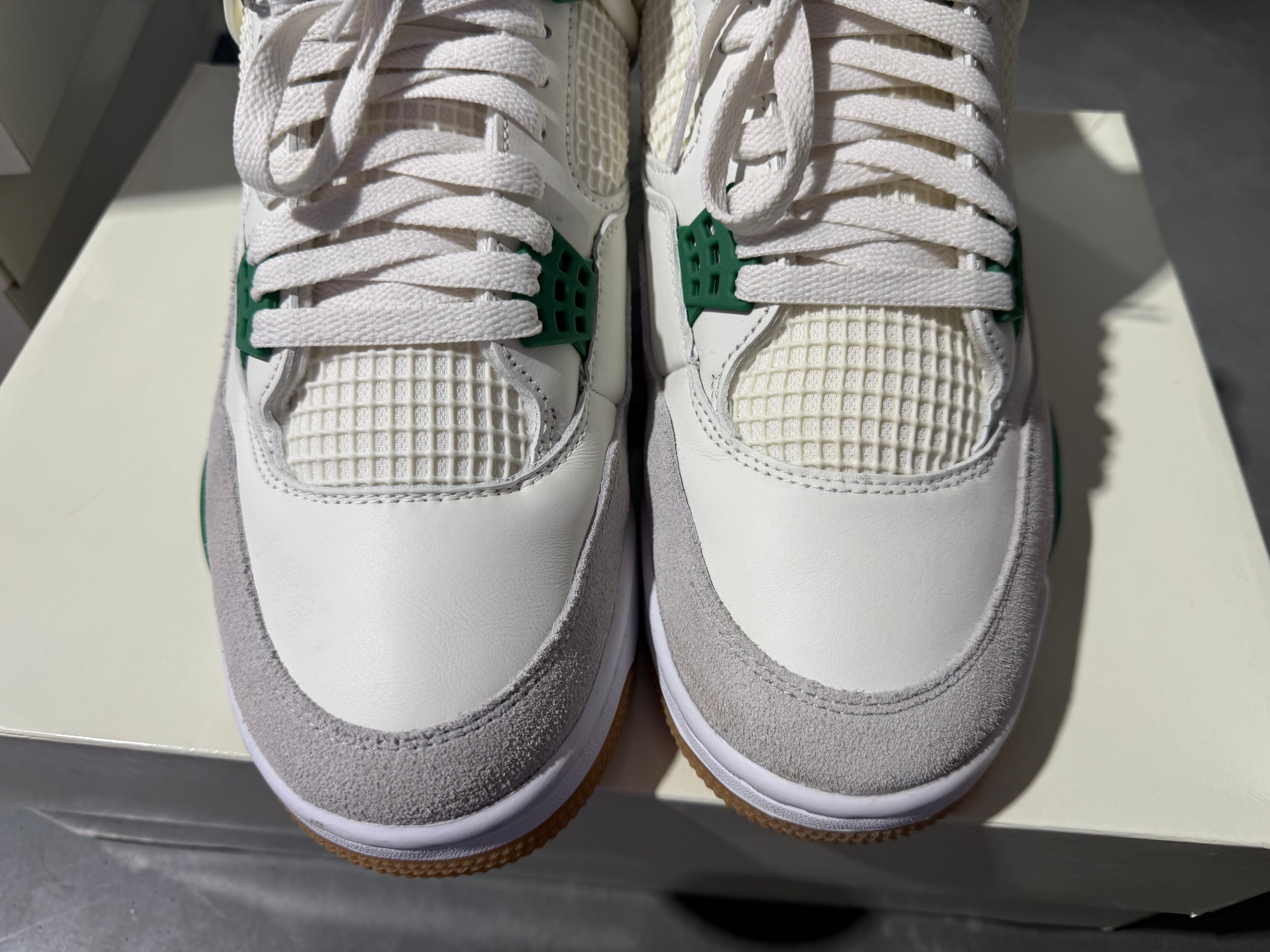 Air Jordan 4 Retro SB - Pine Green Size 11.5