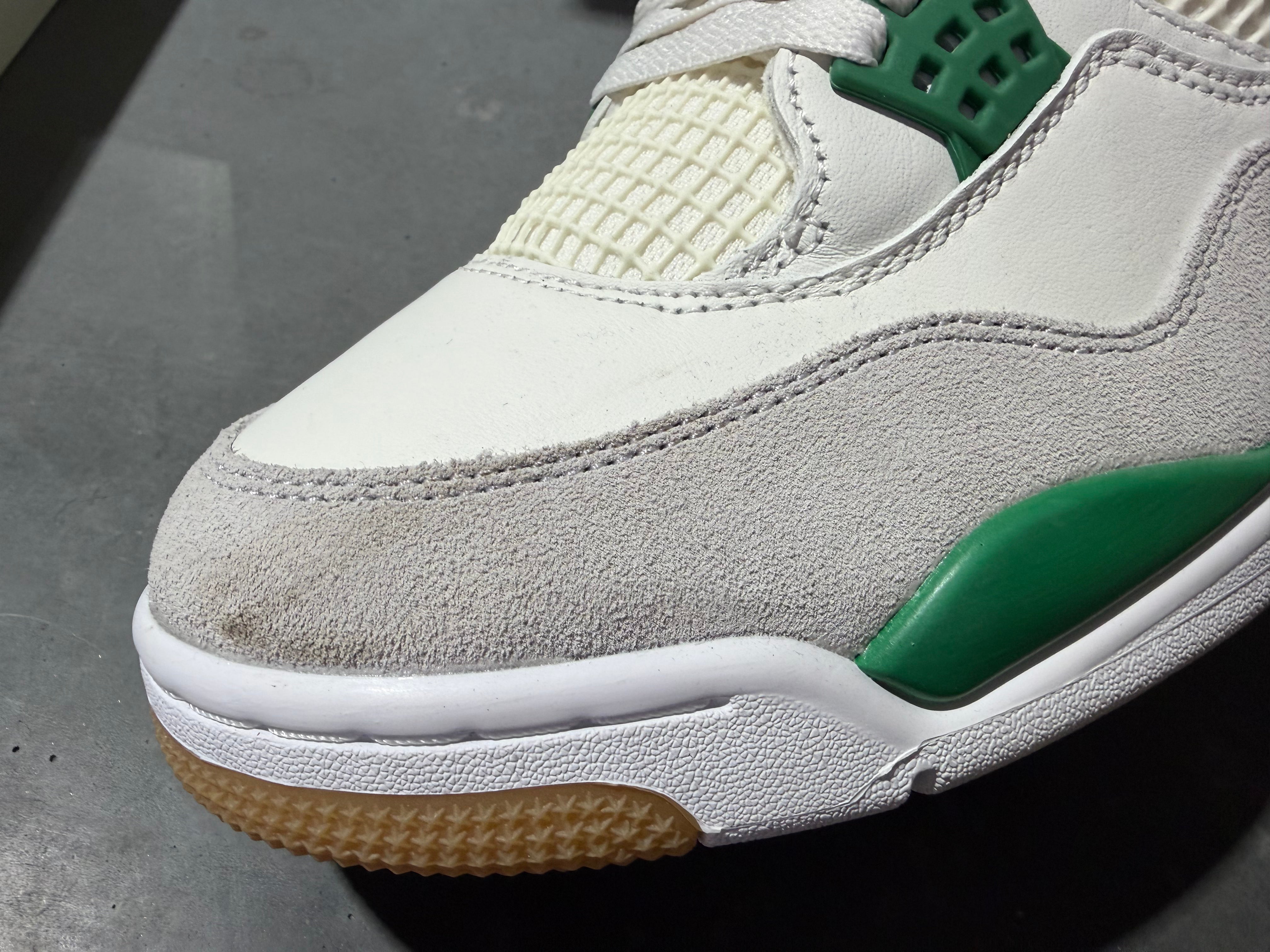 Air Jordan 4 Retro SB - Pine Green Size 11.5