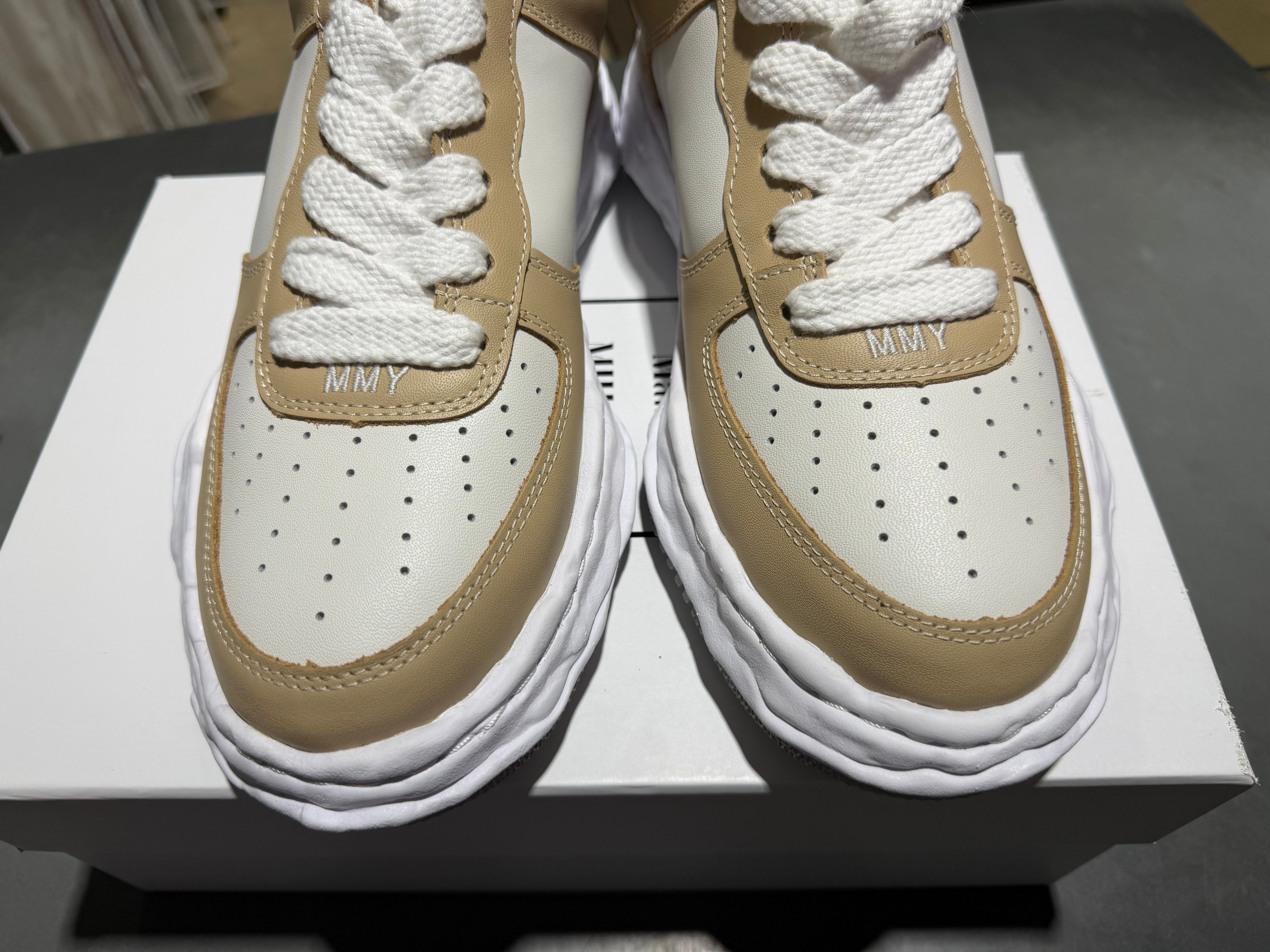 Maison Mihara Wayne Low - Beige / White Size 45 / US12