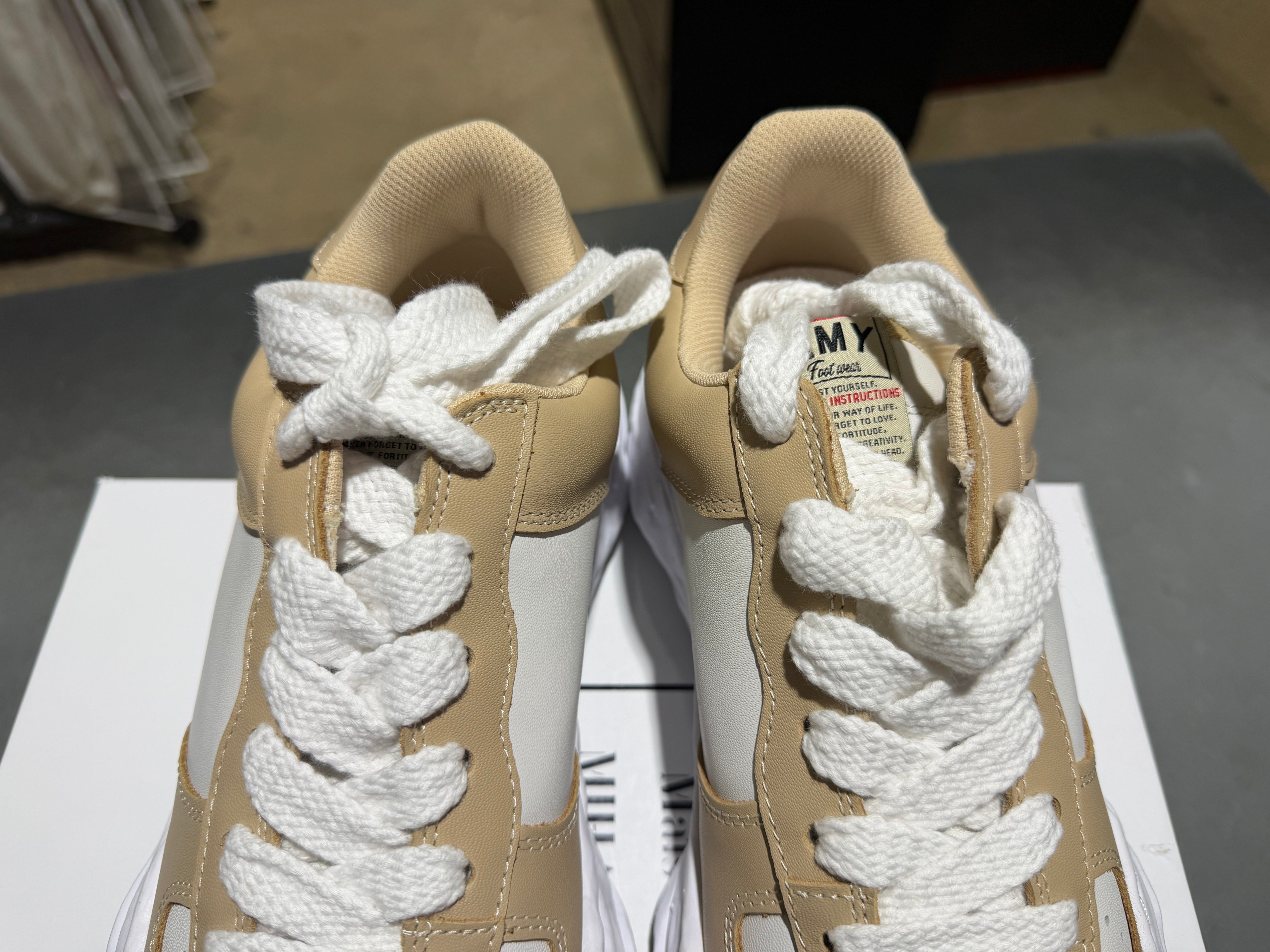 Maison Mihara Wayne Low - Beige / White Size 45 / US12