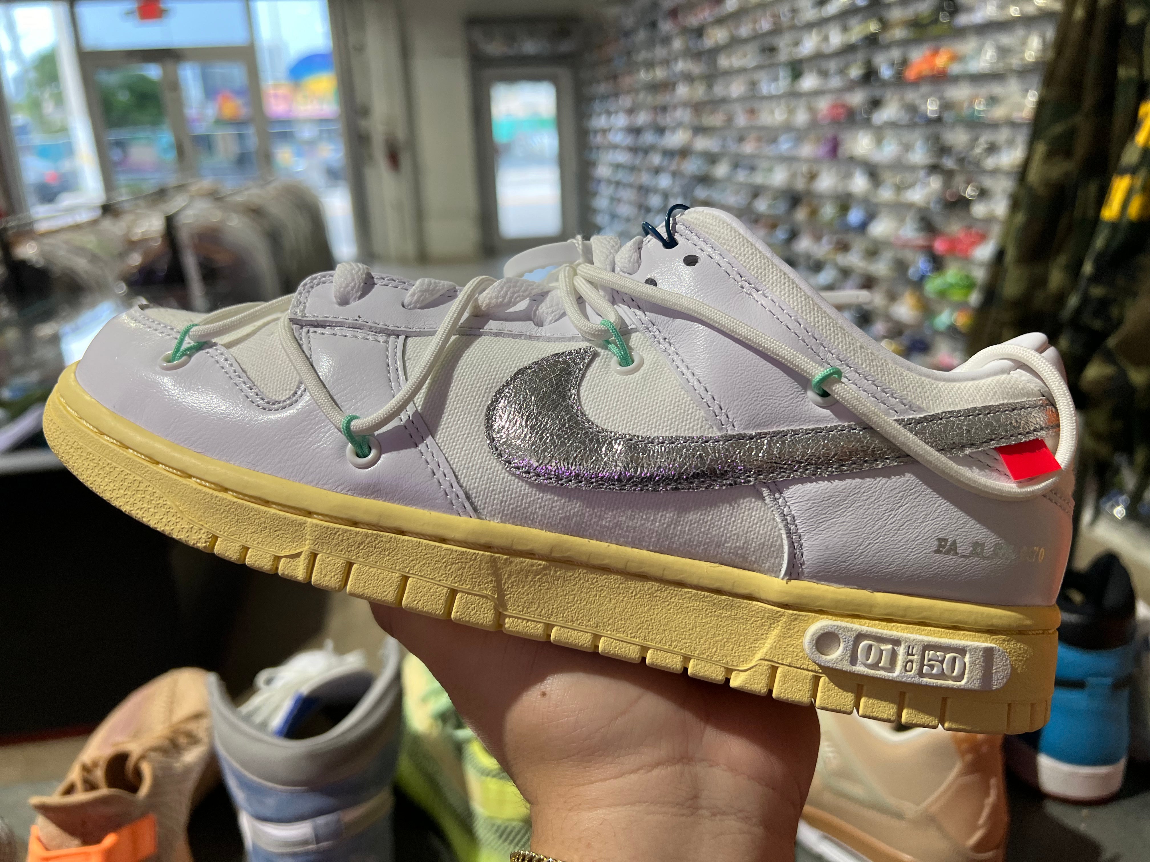 Nike Dunk Low - Off-White Lot 1 Size 8.5