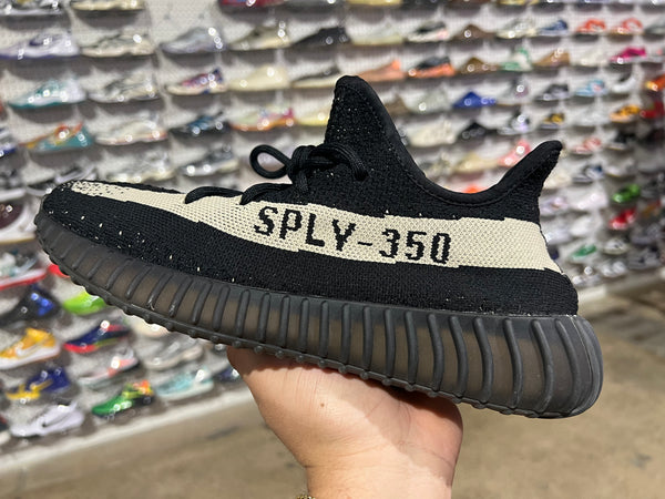 adidas Yeezy Boost 350 V2 - Oreo Size 8.5