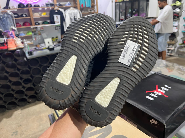 adidas Yeezy Boost 350 V2 - Oreo Size 8.5