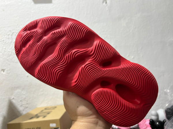 Adidas Yeezy Foam RNNR - Vermillion Size 7
