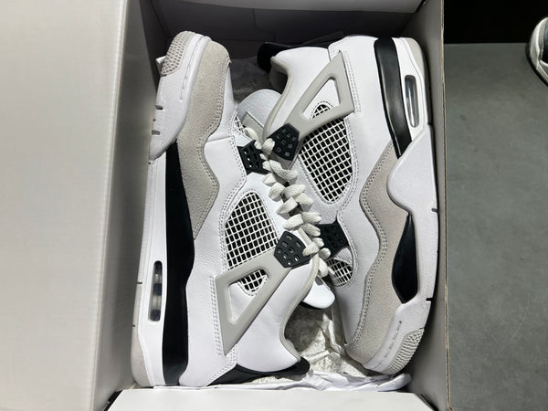 Air Jordan 4 Retro - Military Black Size 9