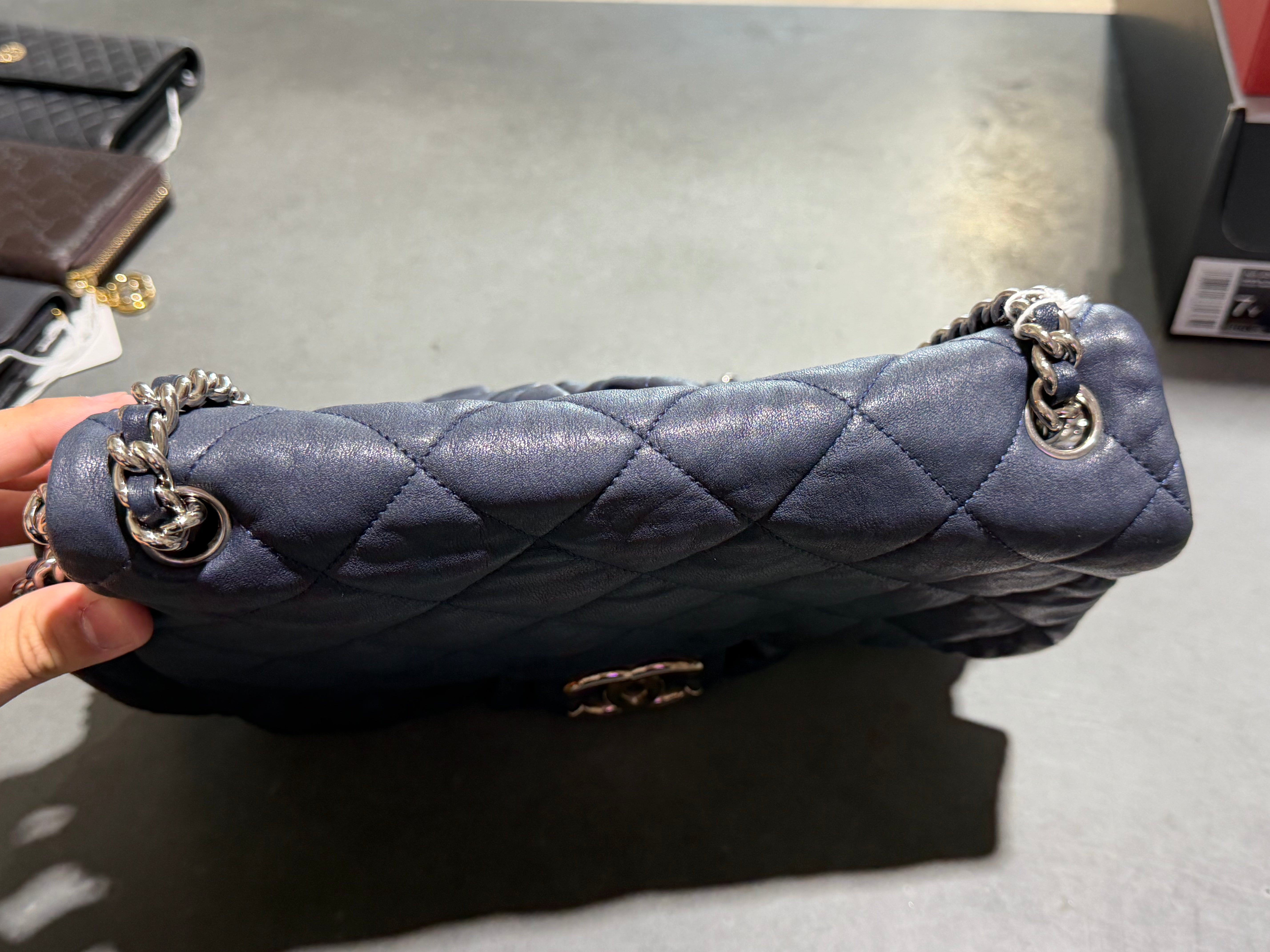 Preloved 2016 Chanel Chain Around Crossbody  Leather Flap Bag - Navy
