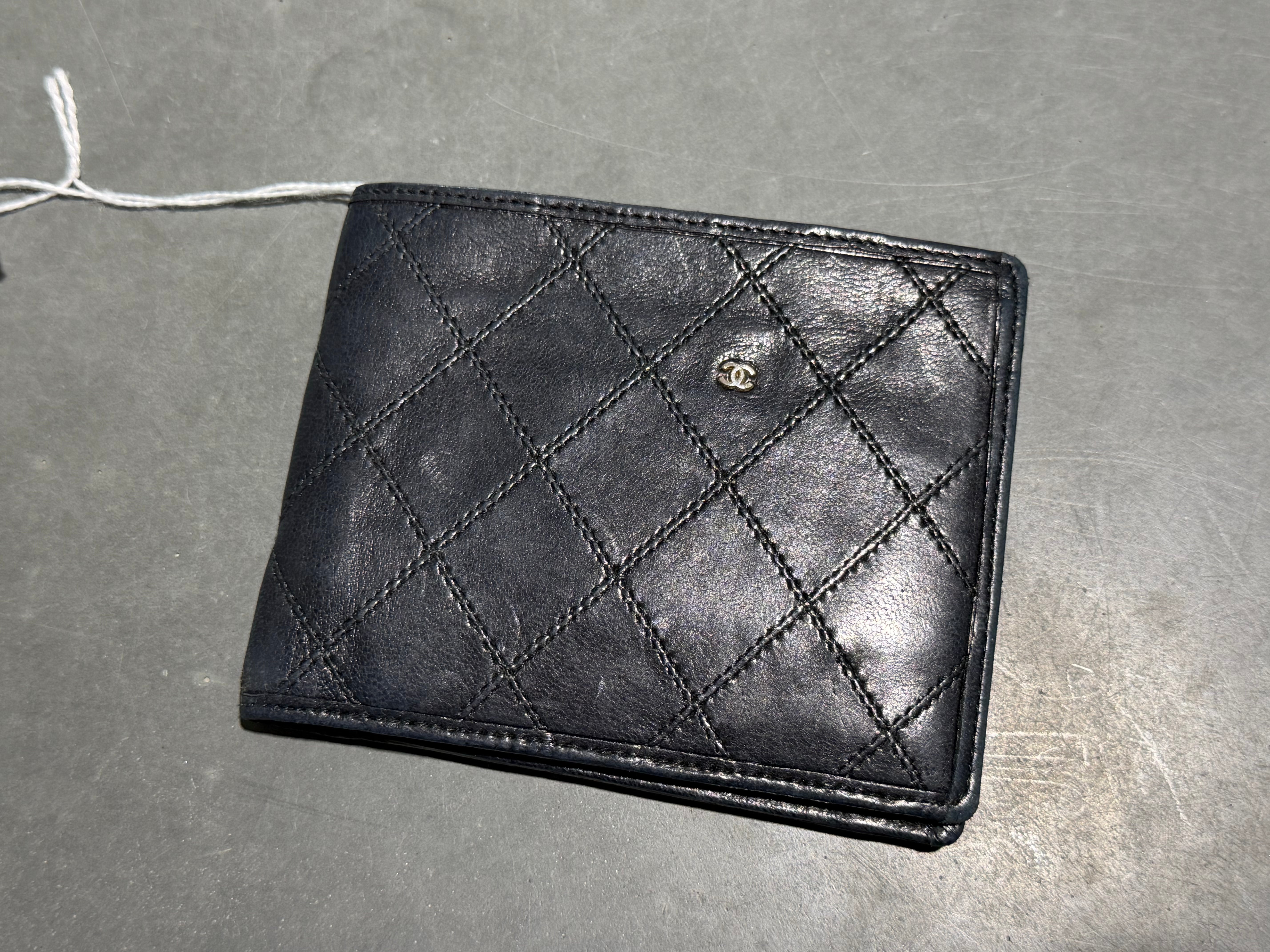 VTG 90s Chanel Bifold Quilted Leather Walllet - Black