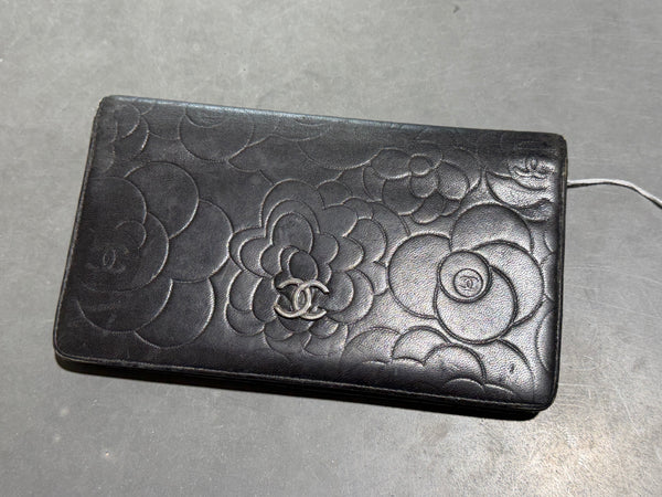 USED 2010s Chanel Camellia Long Flap Leather Wallet - Black