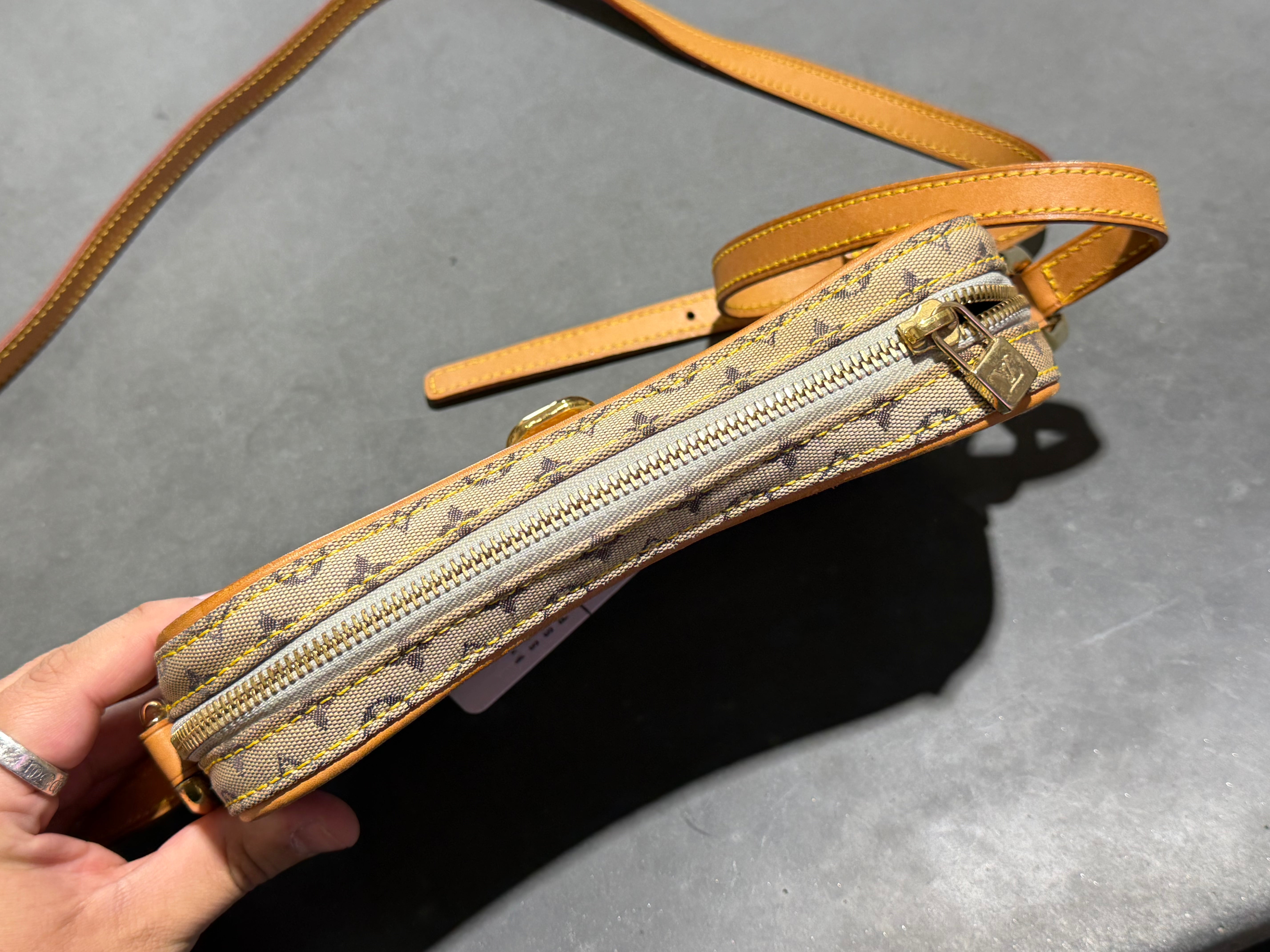 Clean 2000s Louis Vuitton Juliette MM Shoulder Bag - Beige