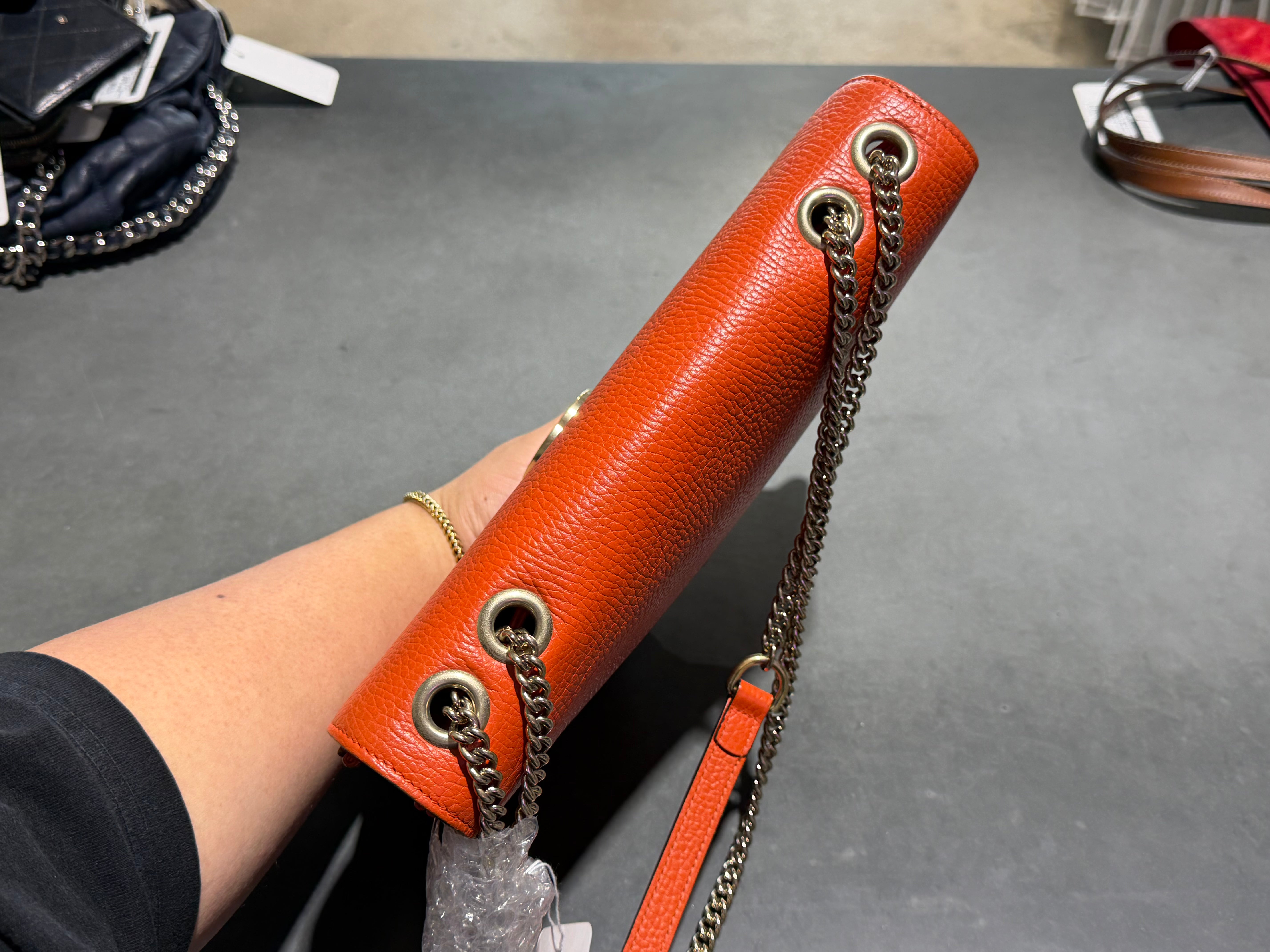 CLEAN GUCCI Interlocking G Shoulder Medium Leather Bag - Sun Orange