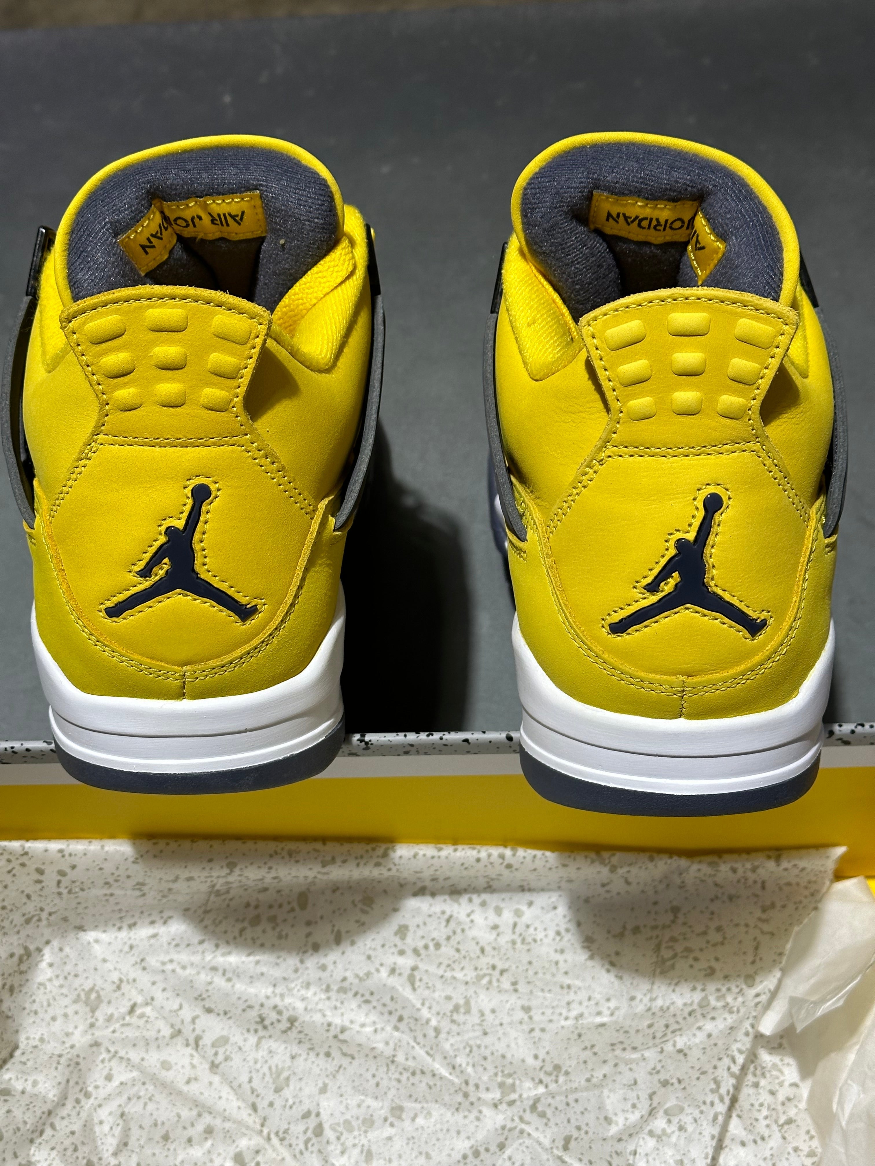 Air Jordan 4 Retro - Lightning Size 8