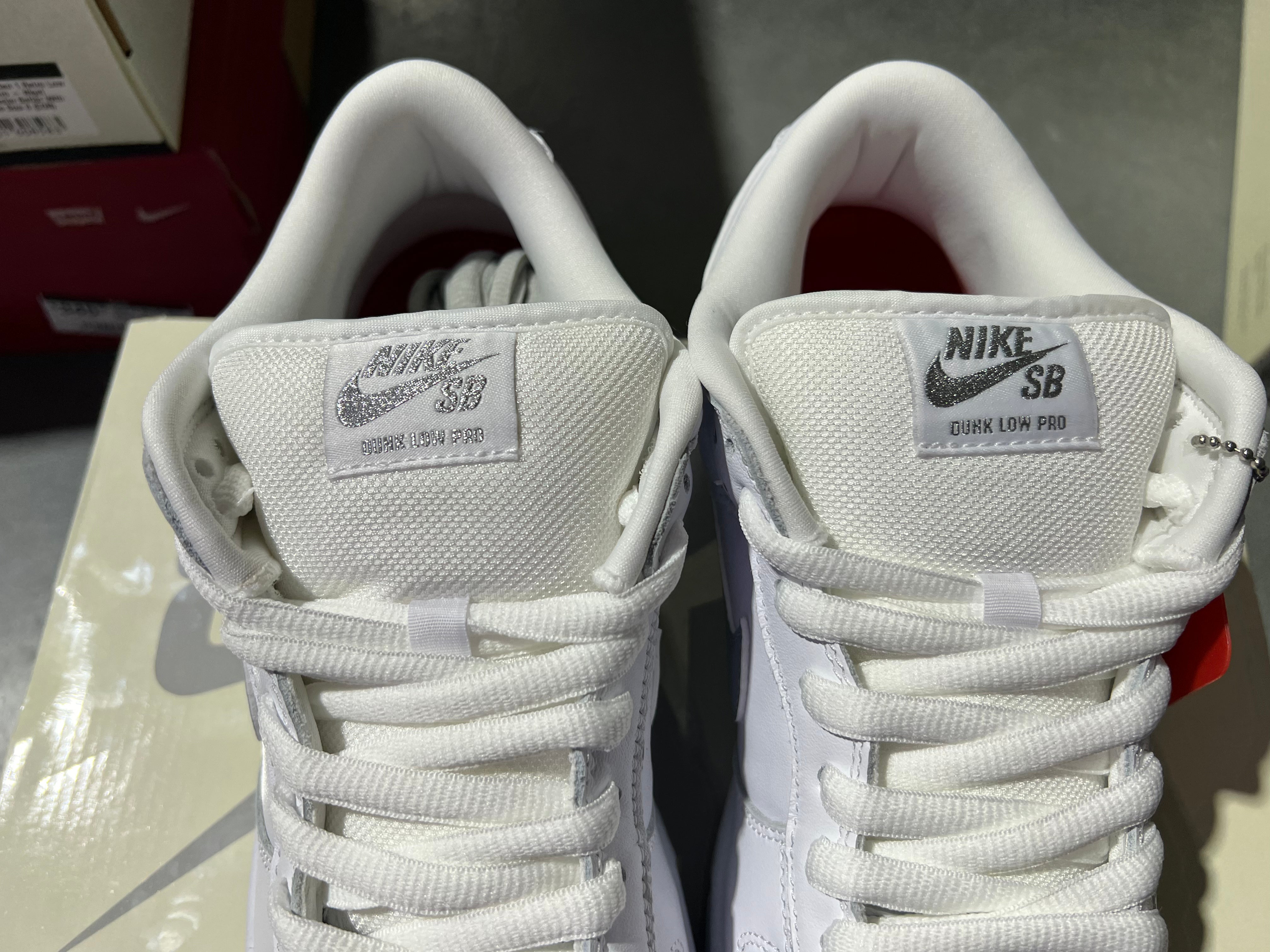 Nike SB Dunk Low OG QS - Supreme White Size 9.5