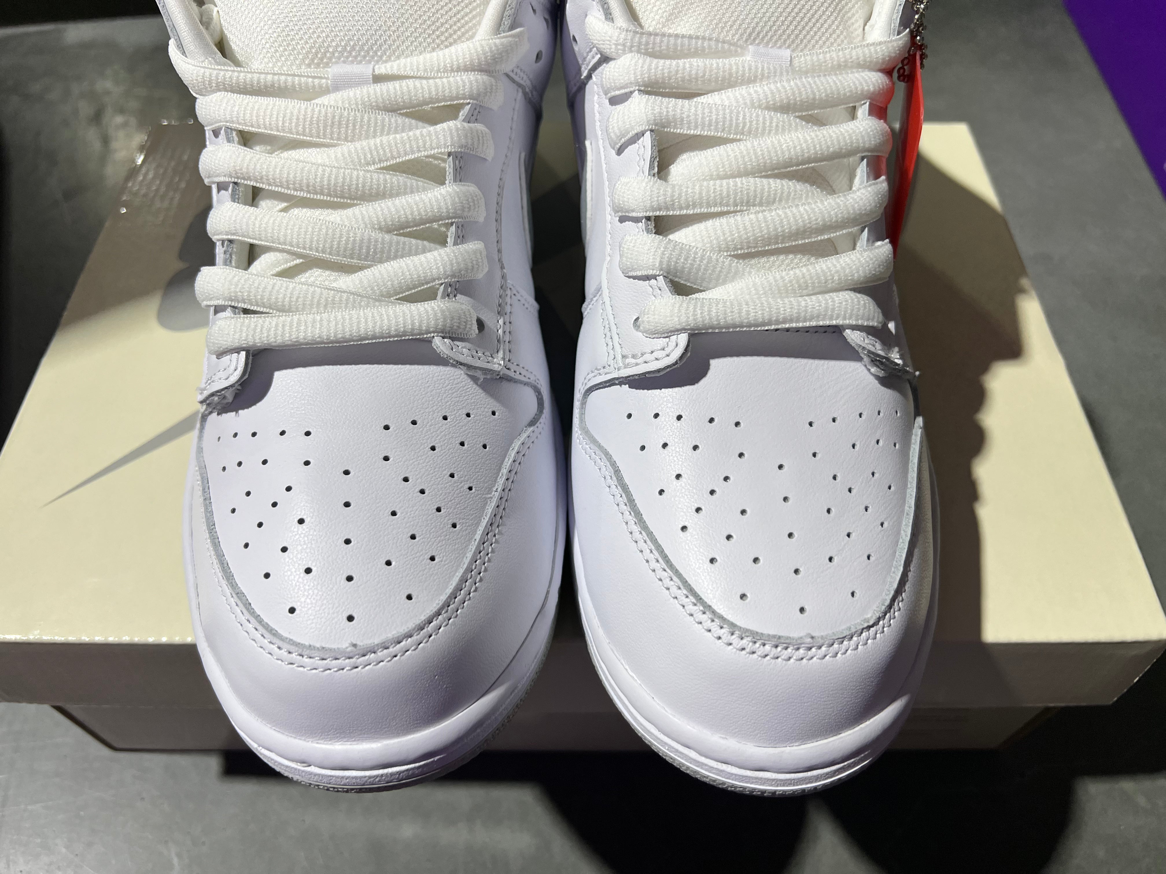 Nike SB Dunk Low OG QS - Supreme White Size 10