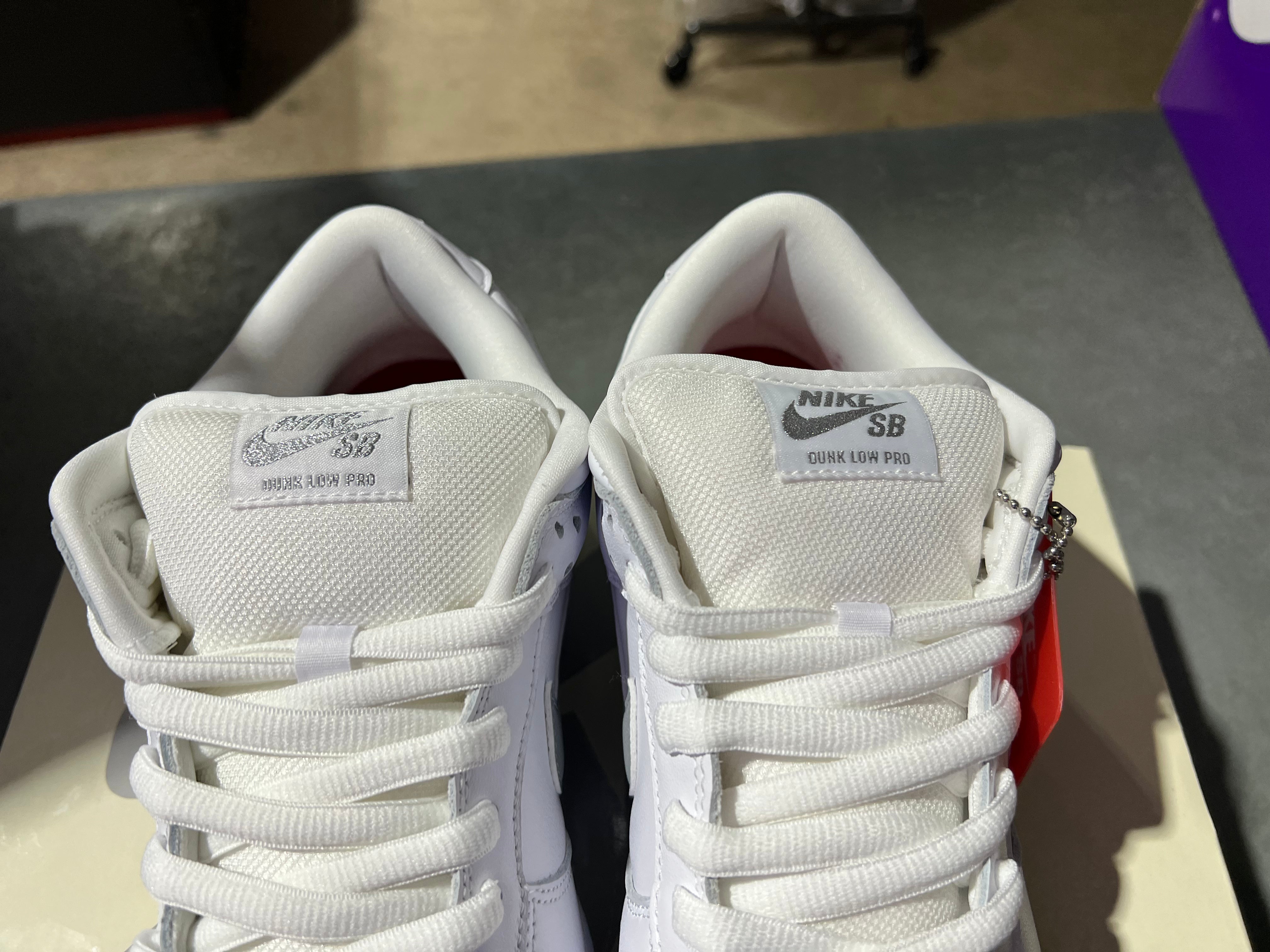 Nike SB Dunk Low OG QS - Supreme White Size 10