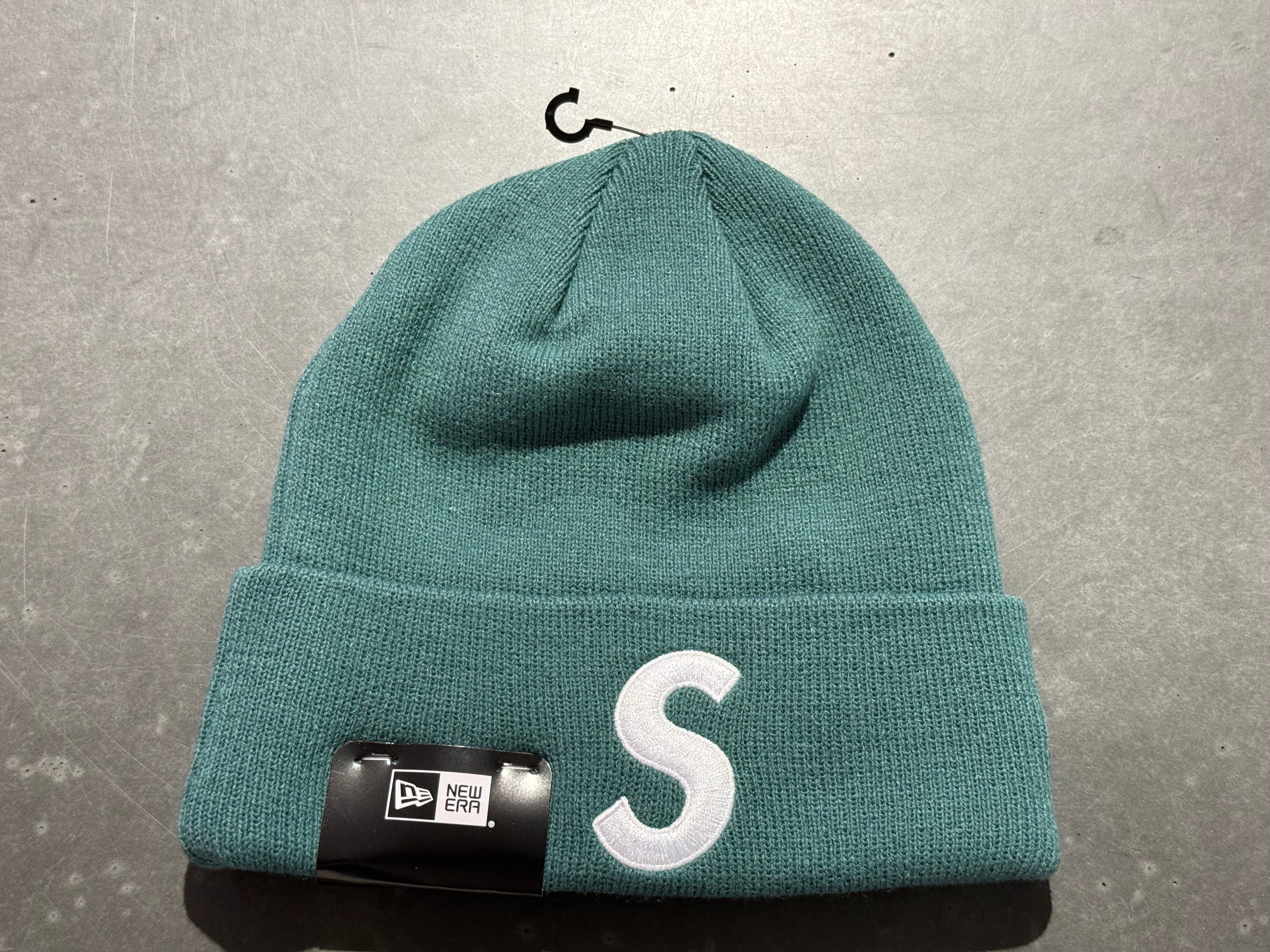 NEW Supreme x New Era S Logo Beanie - Green