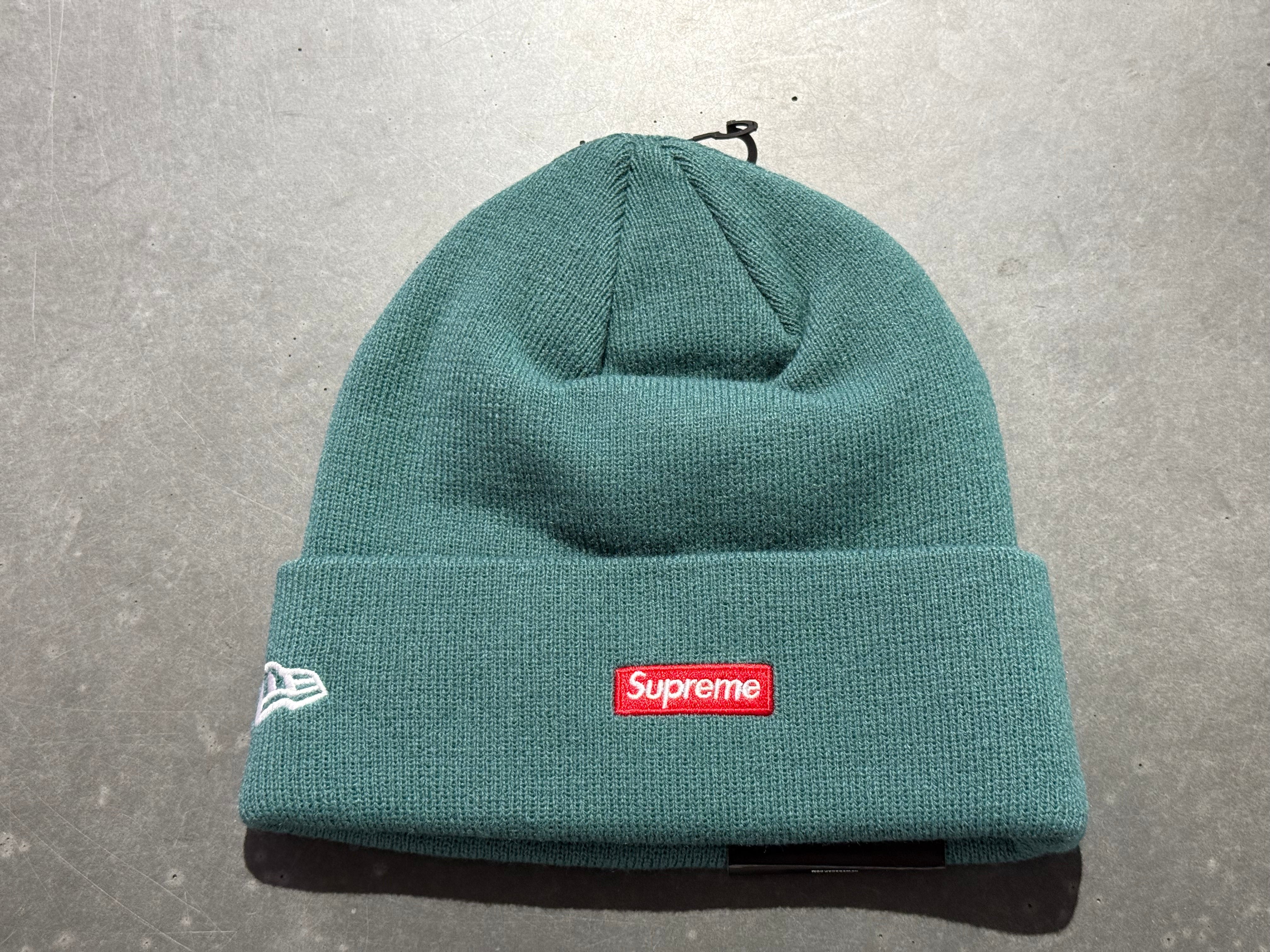 NEW Supreme x New Era S Logo Beanie - Green
