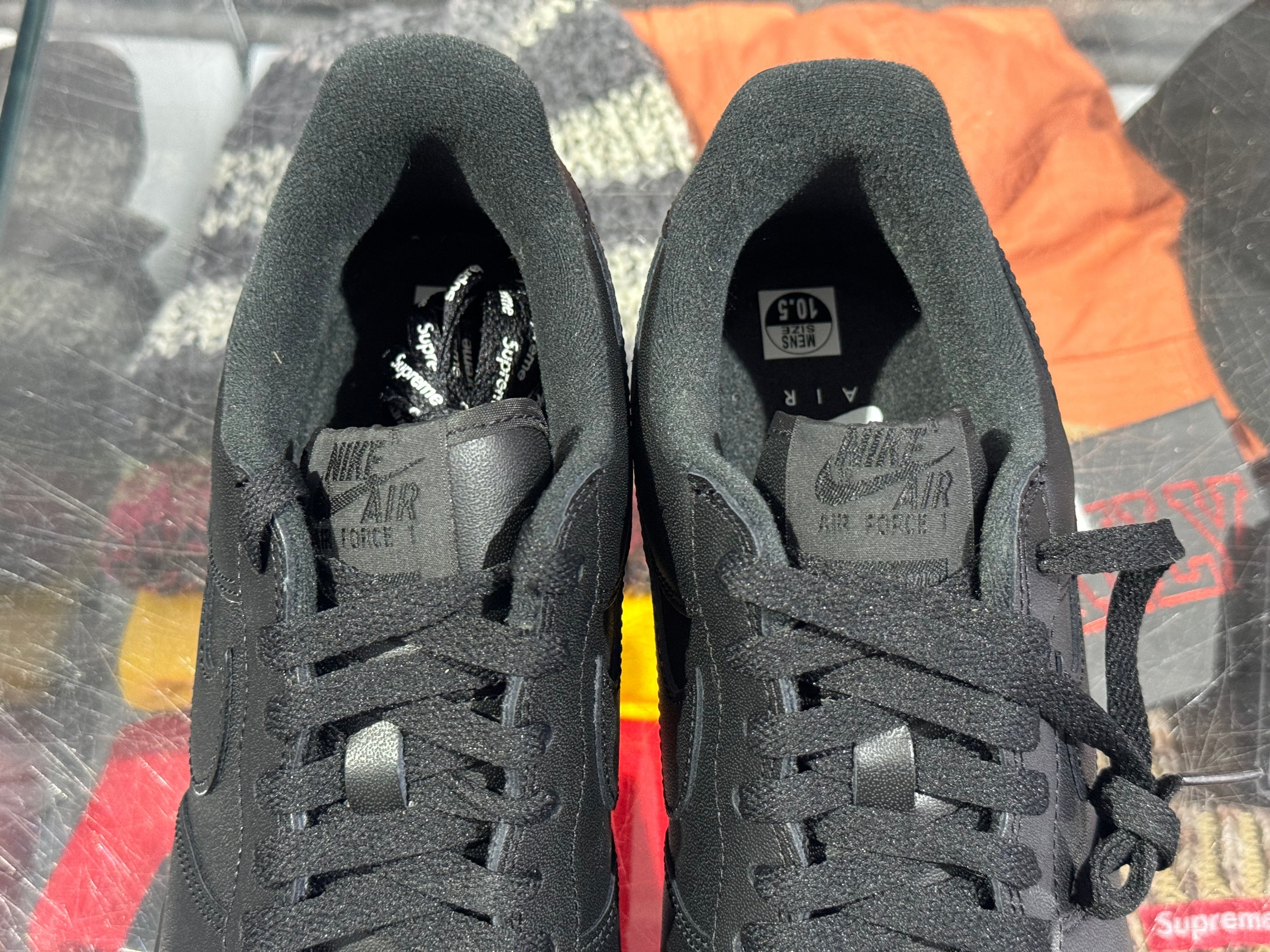 Nike Air Force 1 Low / Supreme - Black Size 8