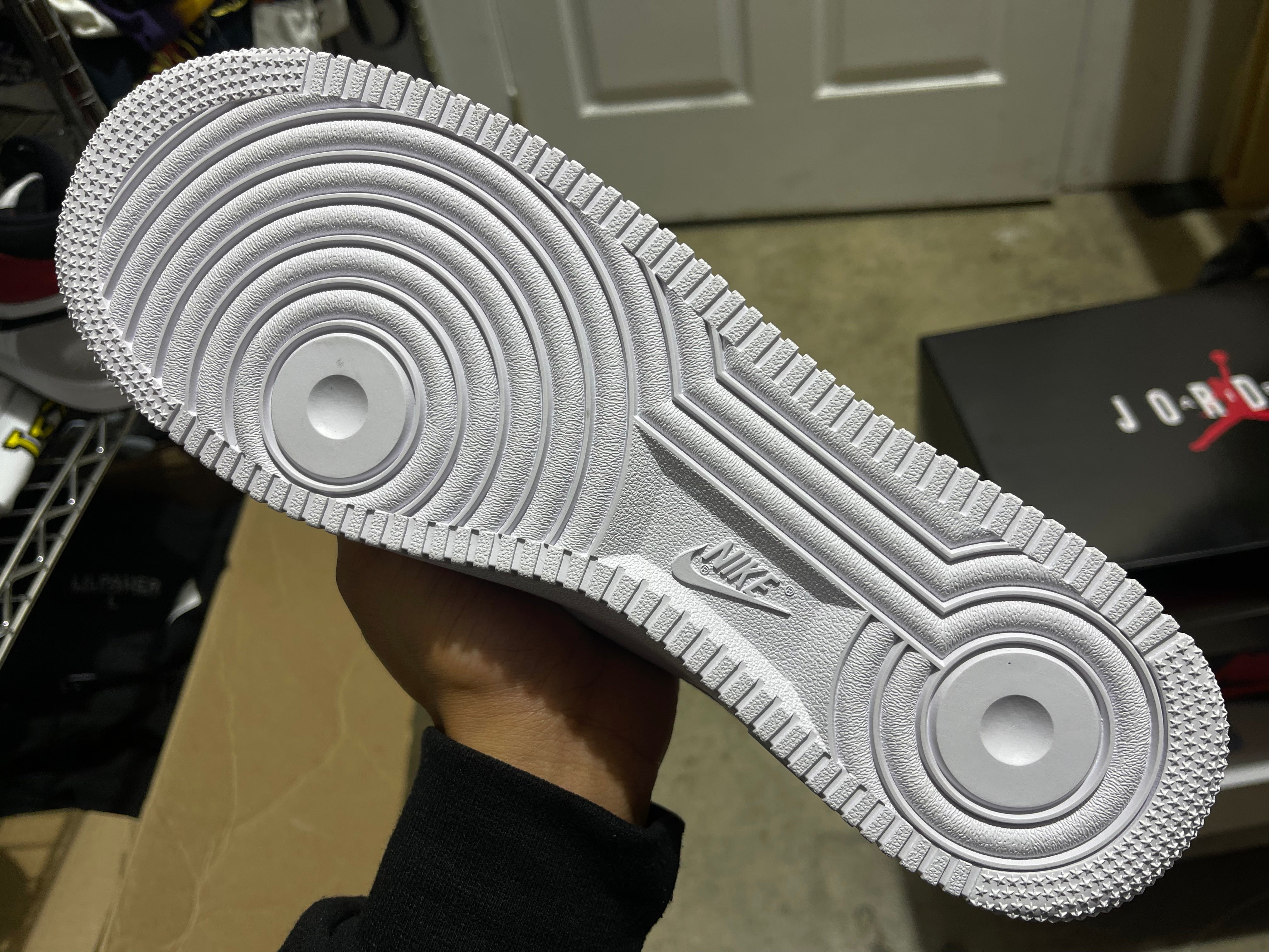 Nike Air Force 1 07 - Triple White Size 12